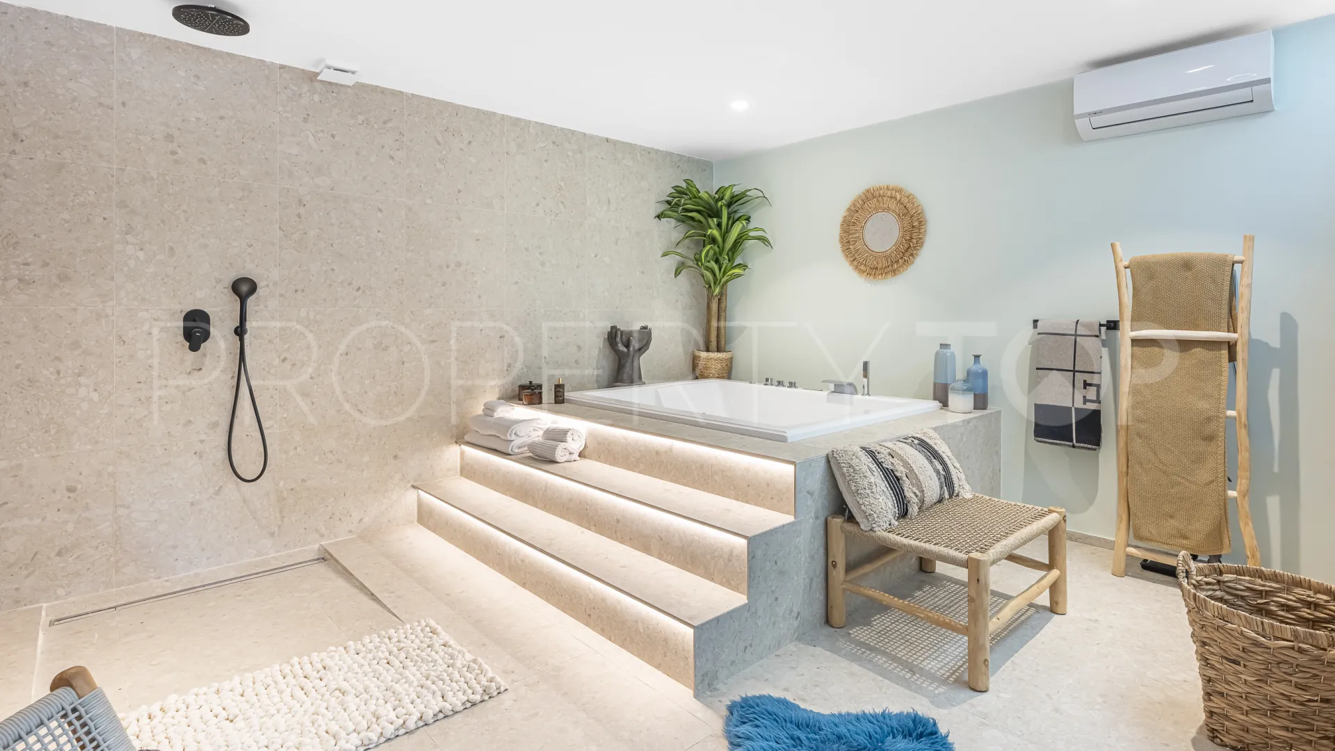 Buy town house with 4 bedrooms in Arco Iris