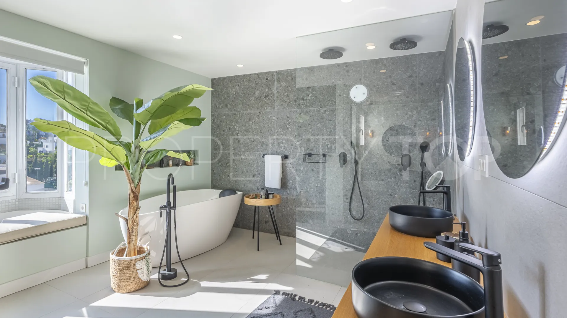Buy town house with 4 bedrooms in Arco Iris