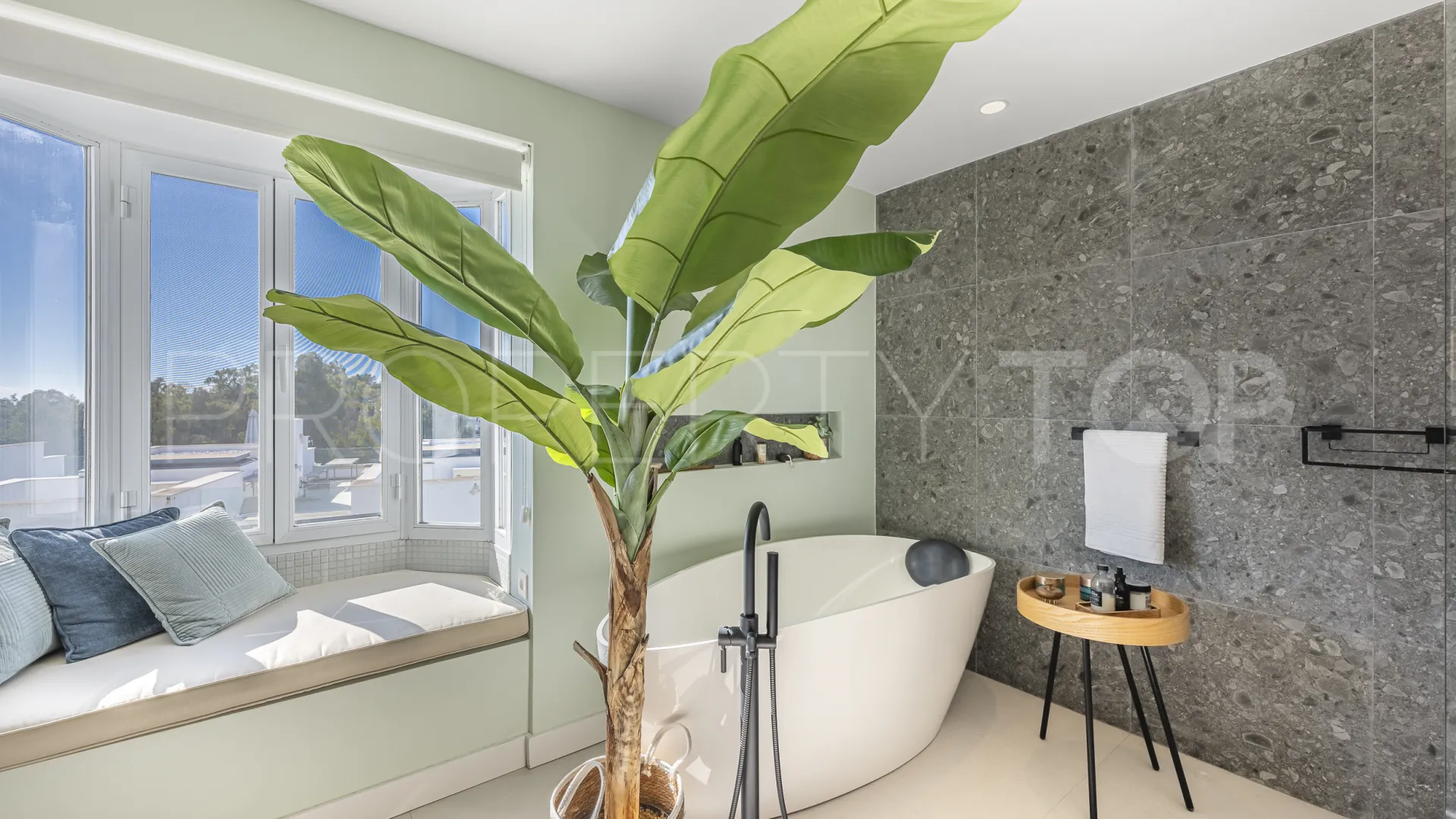 Buy town house with 4 bedrooms in Arco Iris