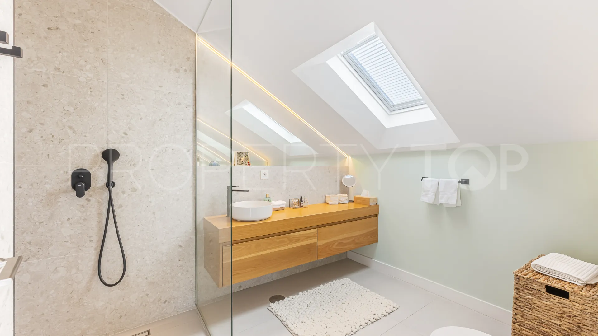 Buy town house with 4 bedrooms in Arco Iris