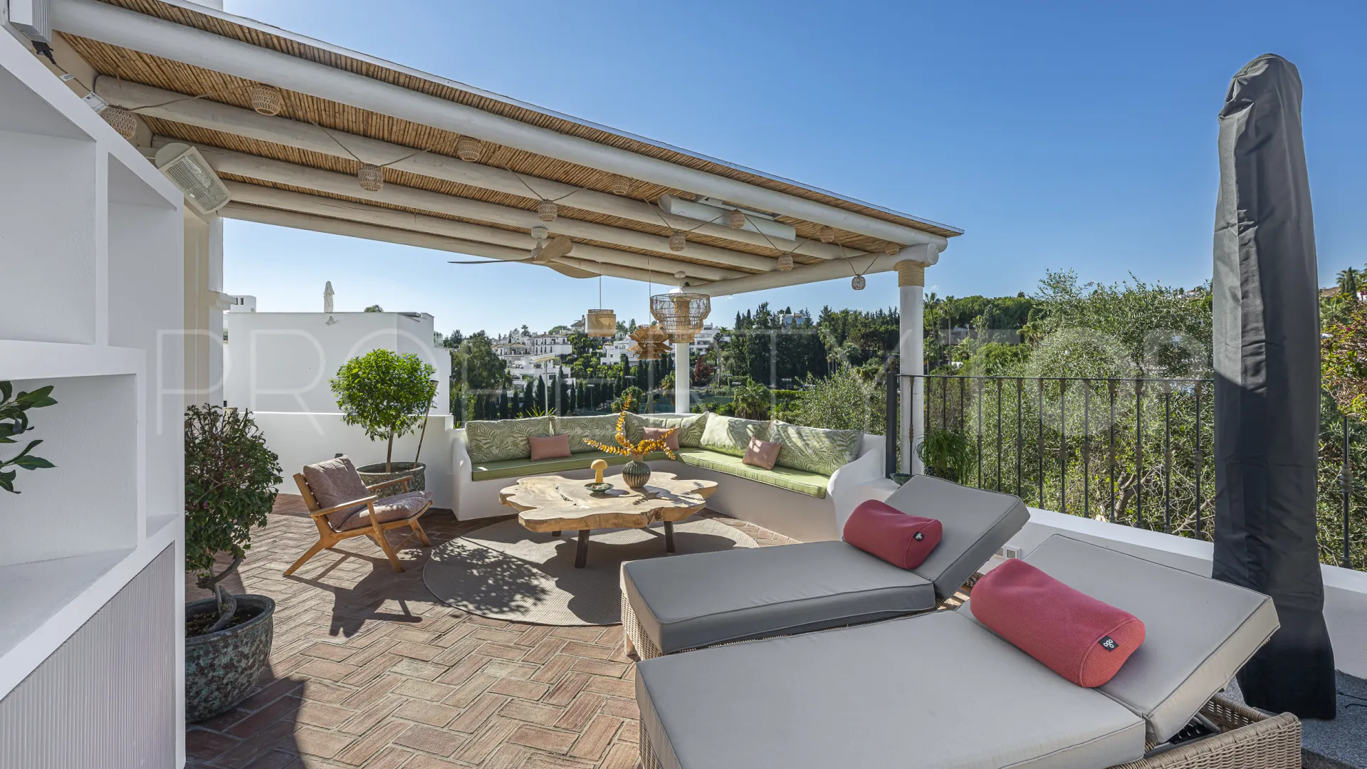 Buy town house with 4 bedrooms in Arco Iris