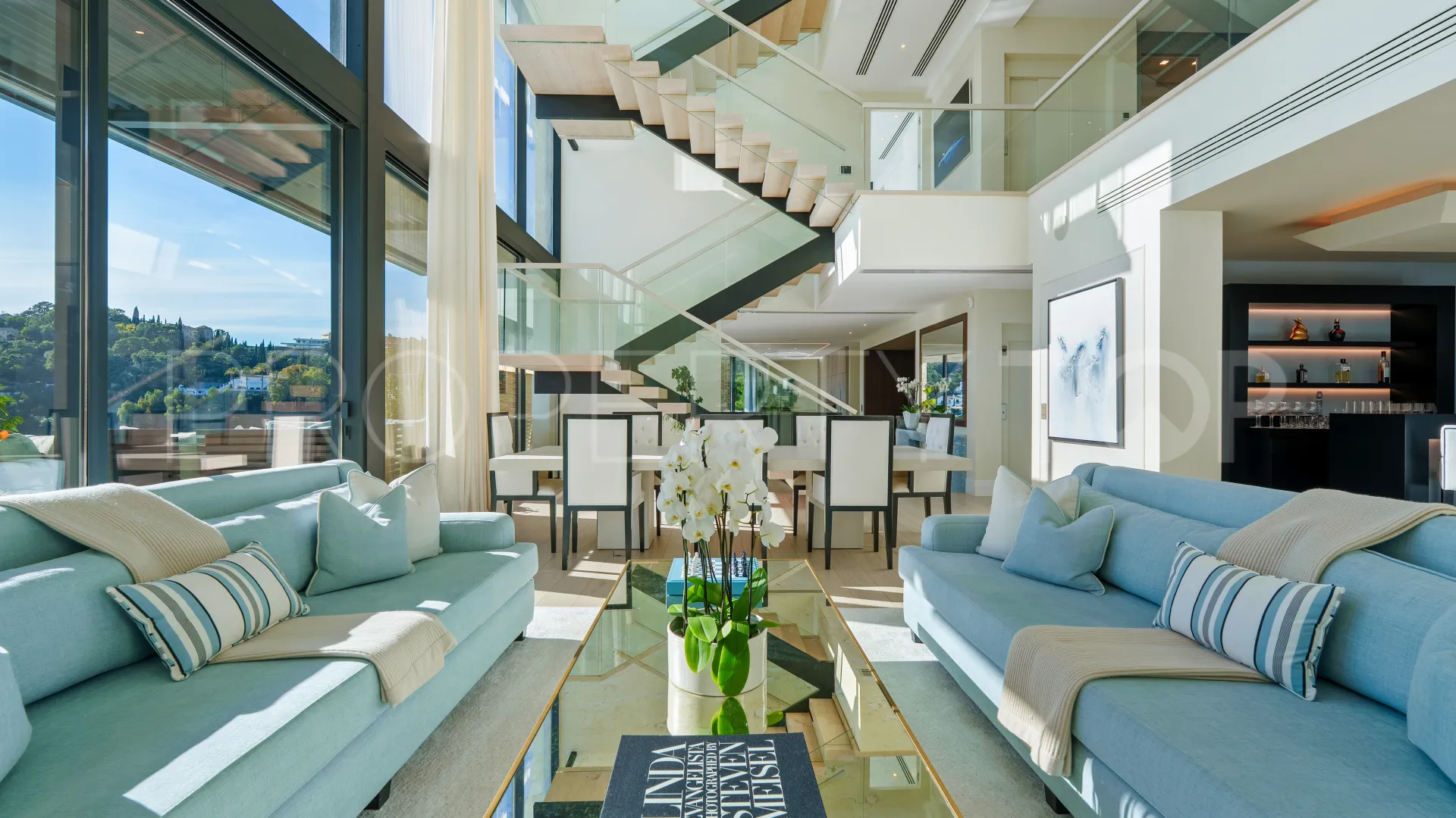 El Madroñal villa for sale