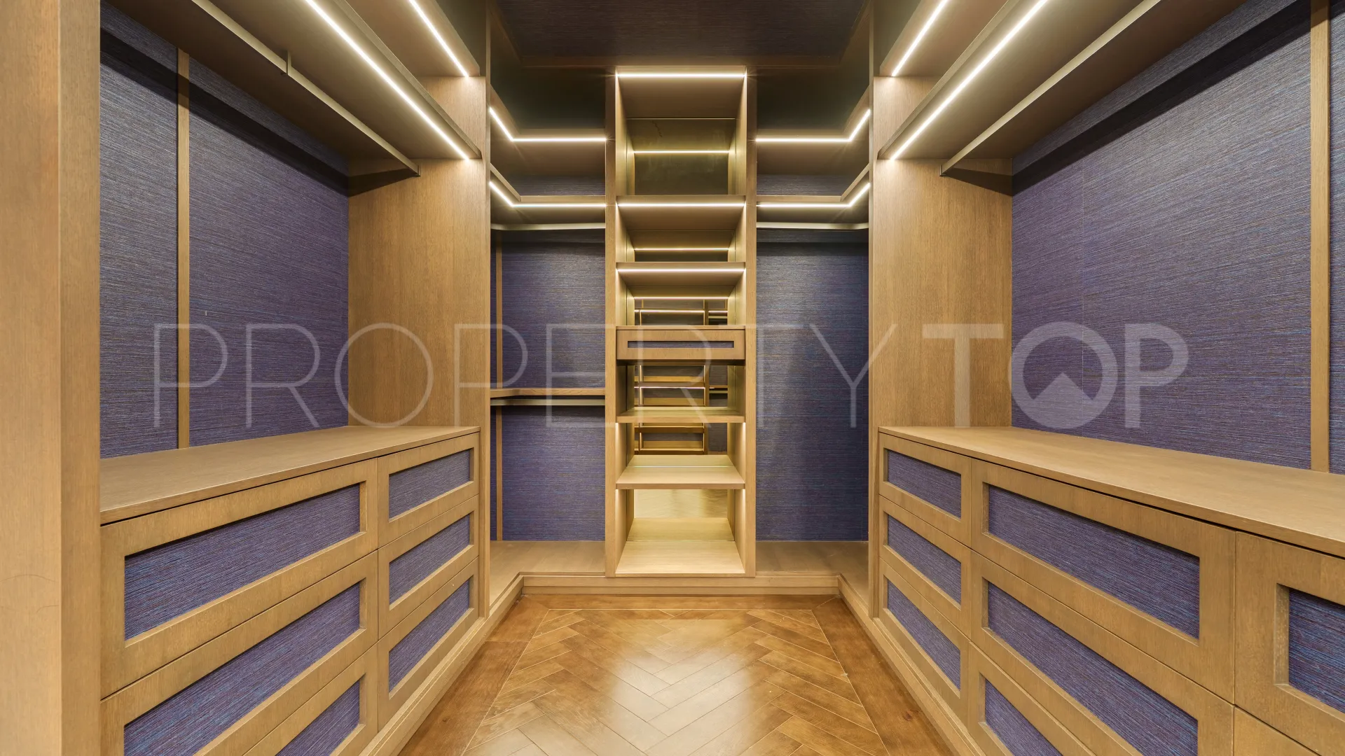 El Madroñal villa for sale