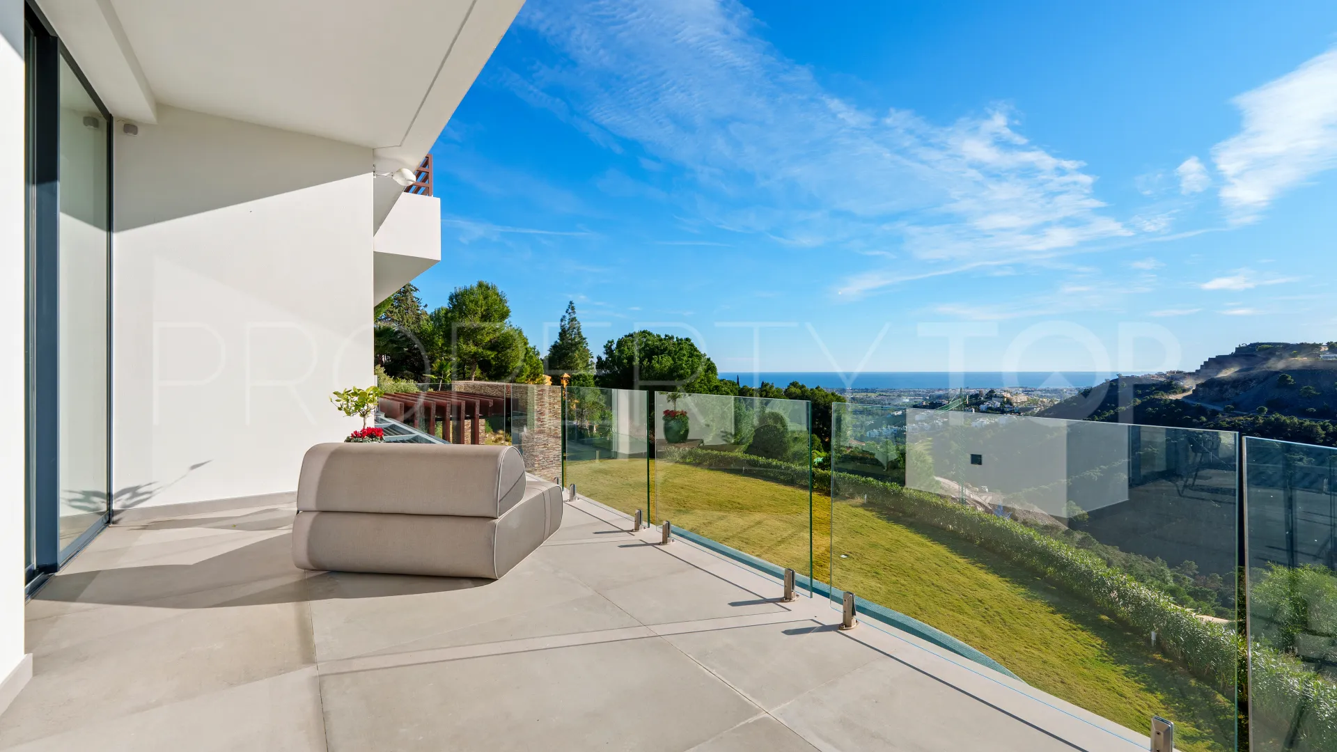 El Madroñal villa for sale