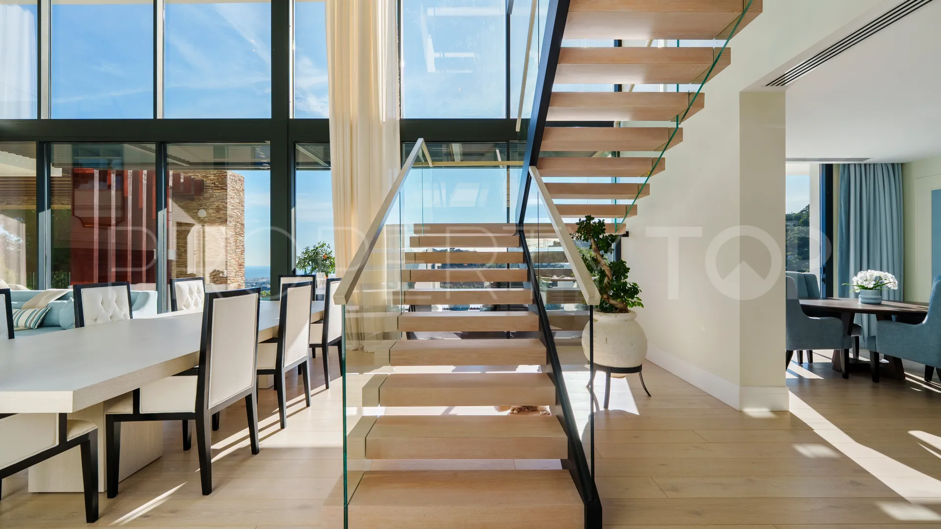 El Madroñal villa for sale