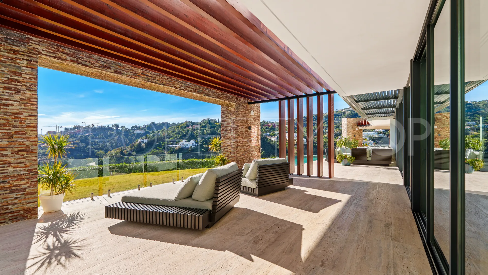 El Madroñal villa for sale