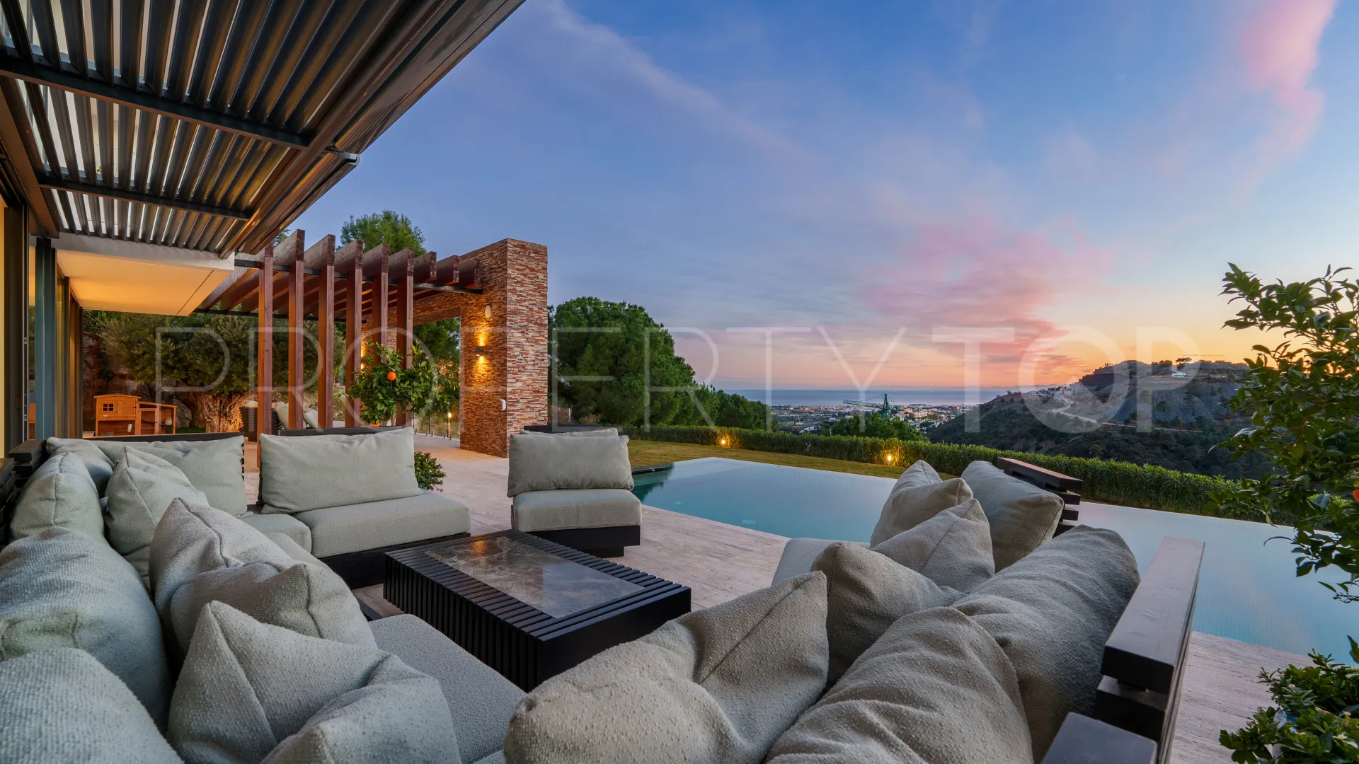El Madroñal villa for sale