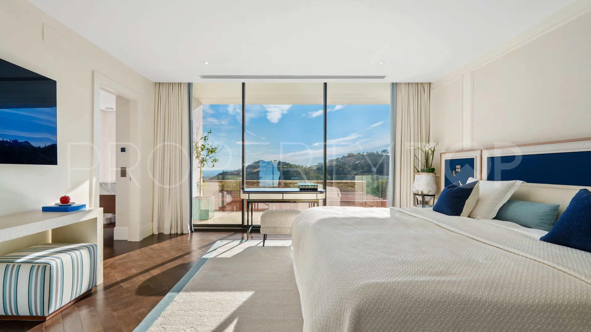 El Madroñal villa for sale
