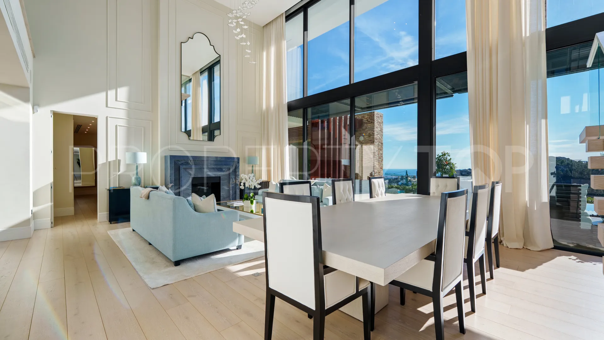 El Madroñal villa for sale