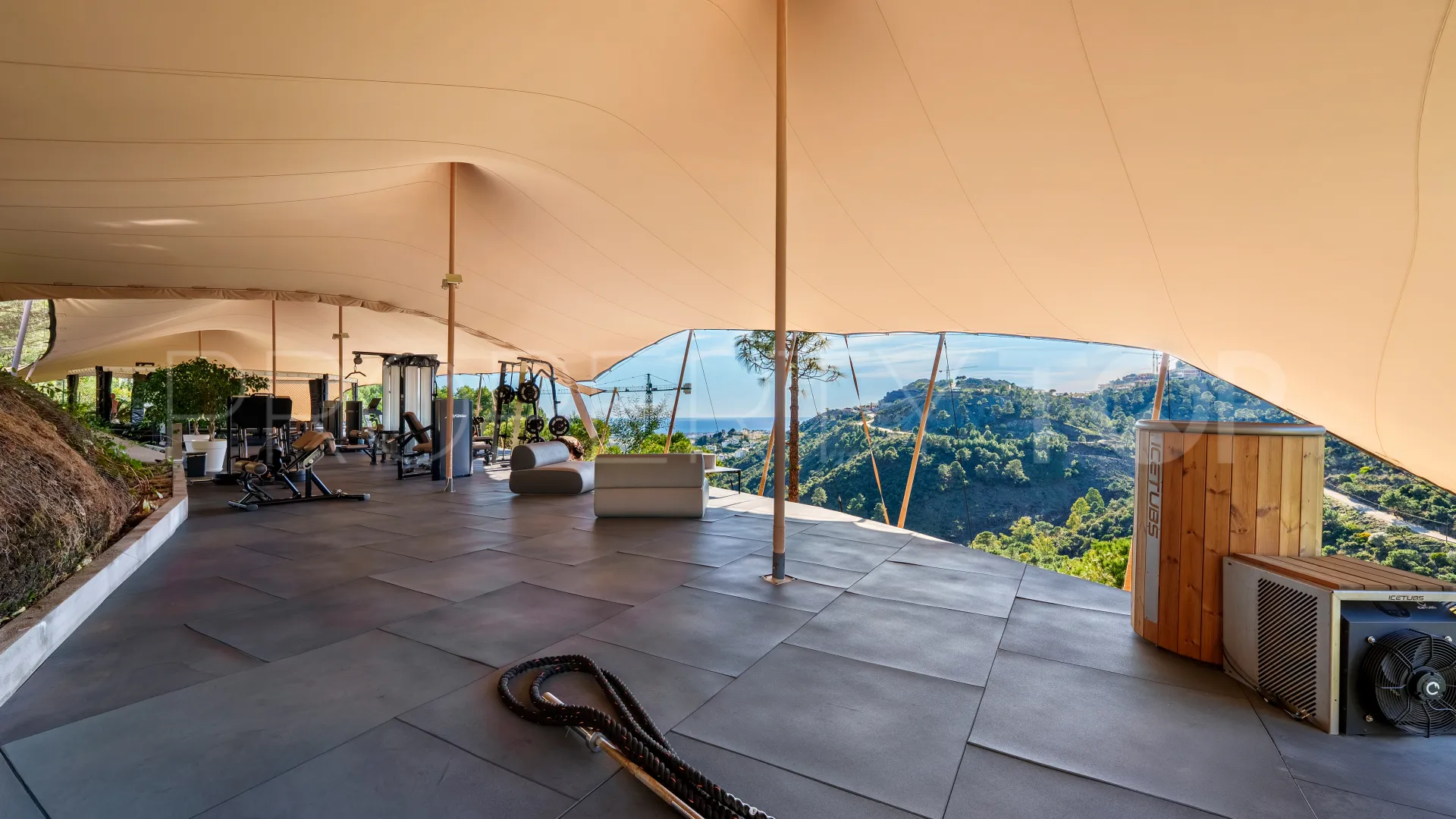 El Madroñal villa for sale