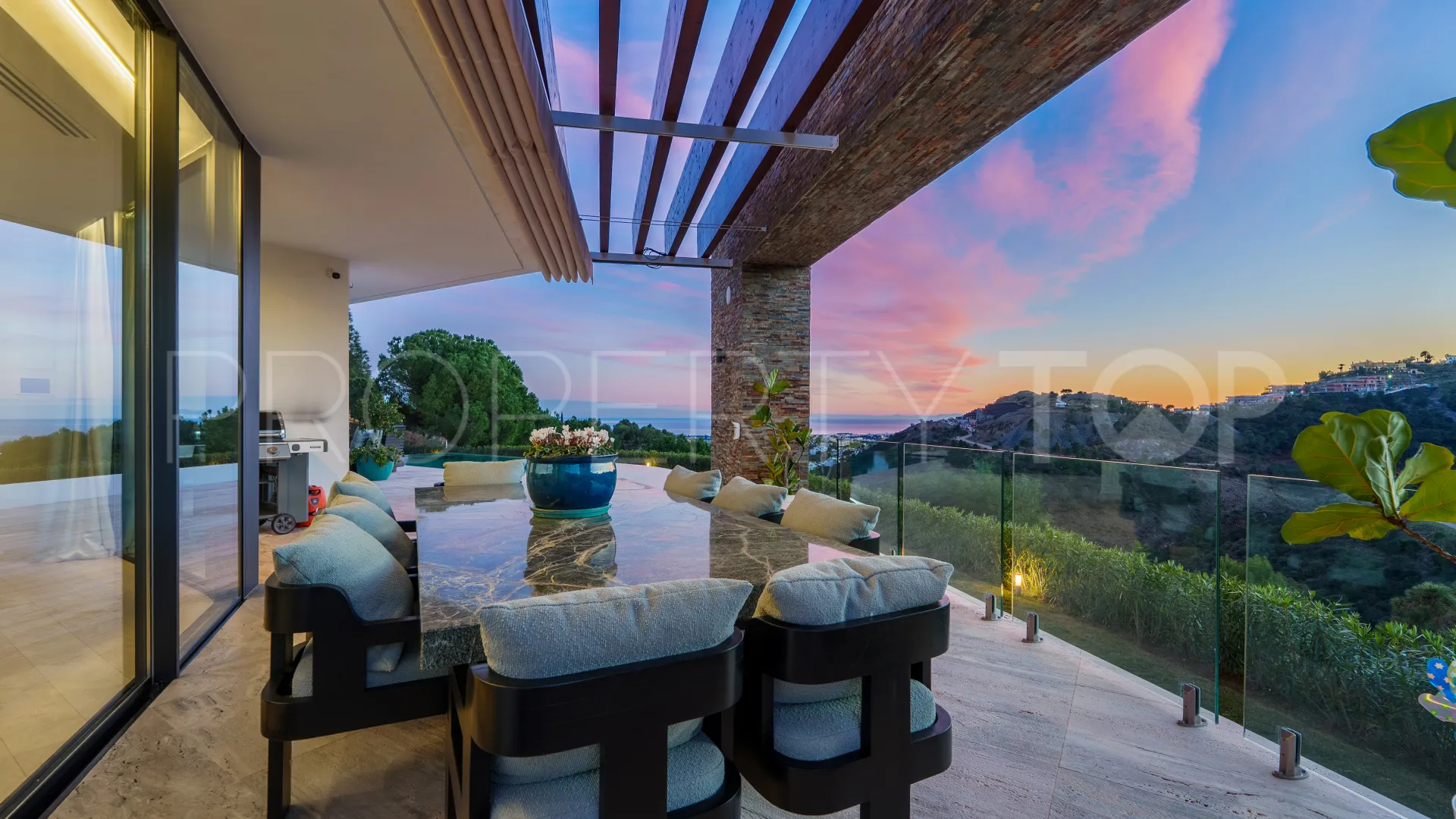 El Madroñal villa for sale