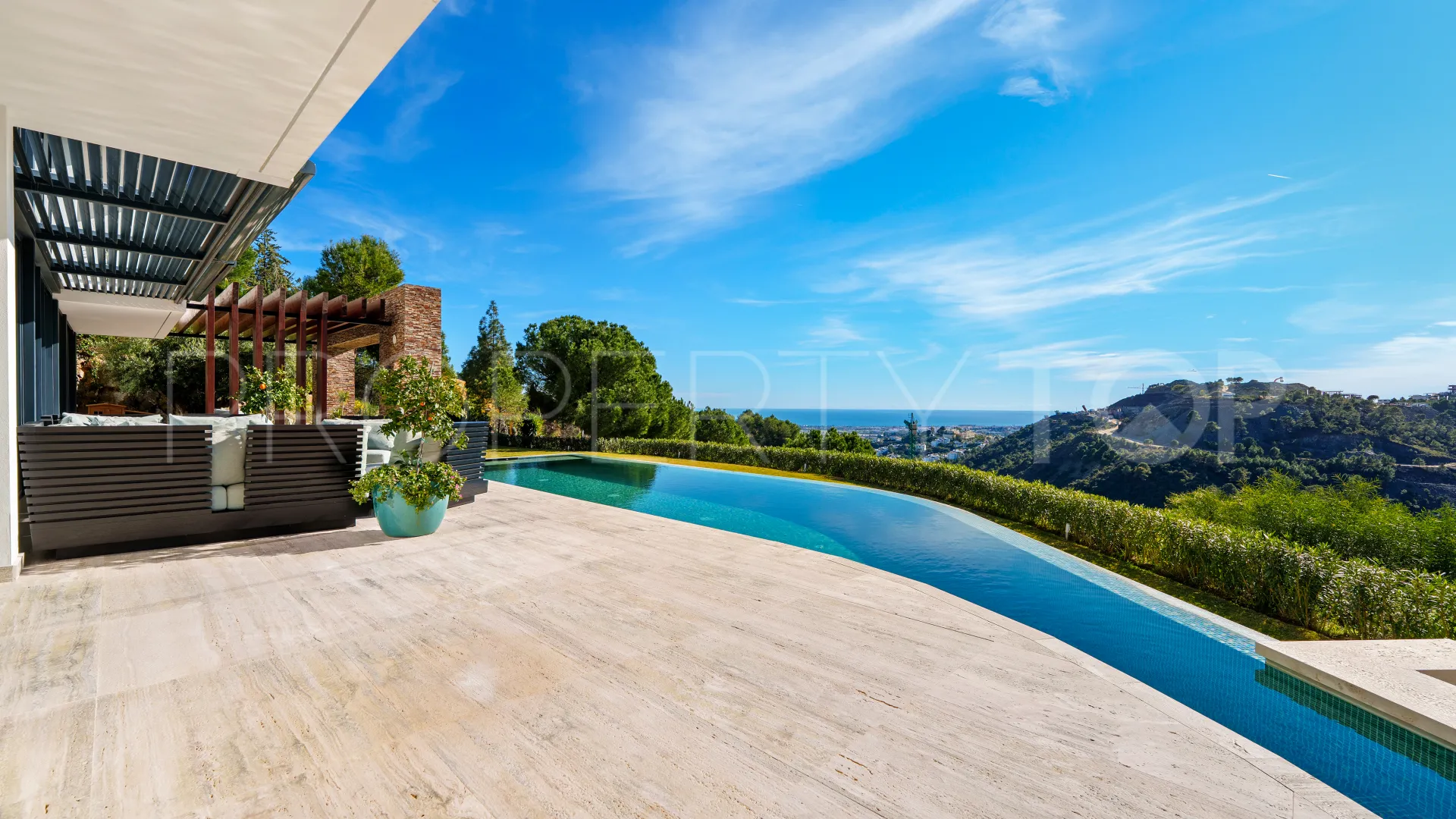 El Madroñal villa for sale