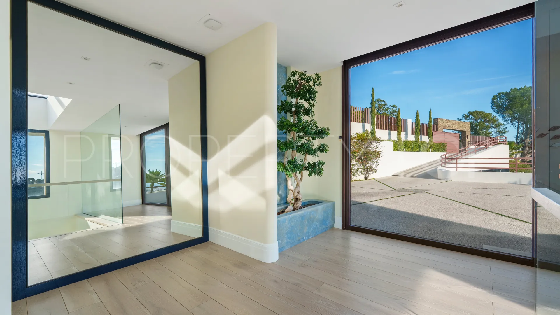 El Madroñal villa for sale