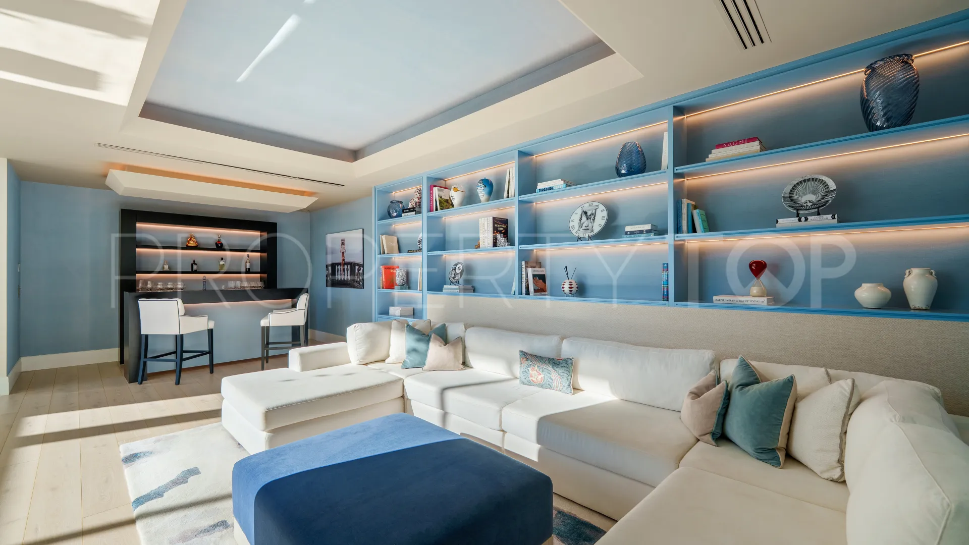 El Madroñal villa for sale