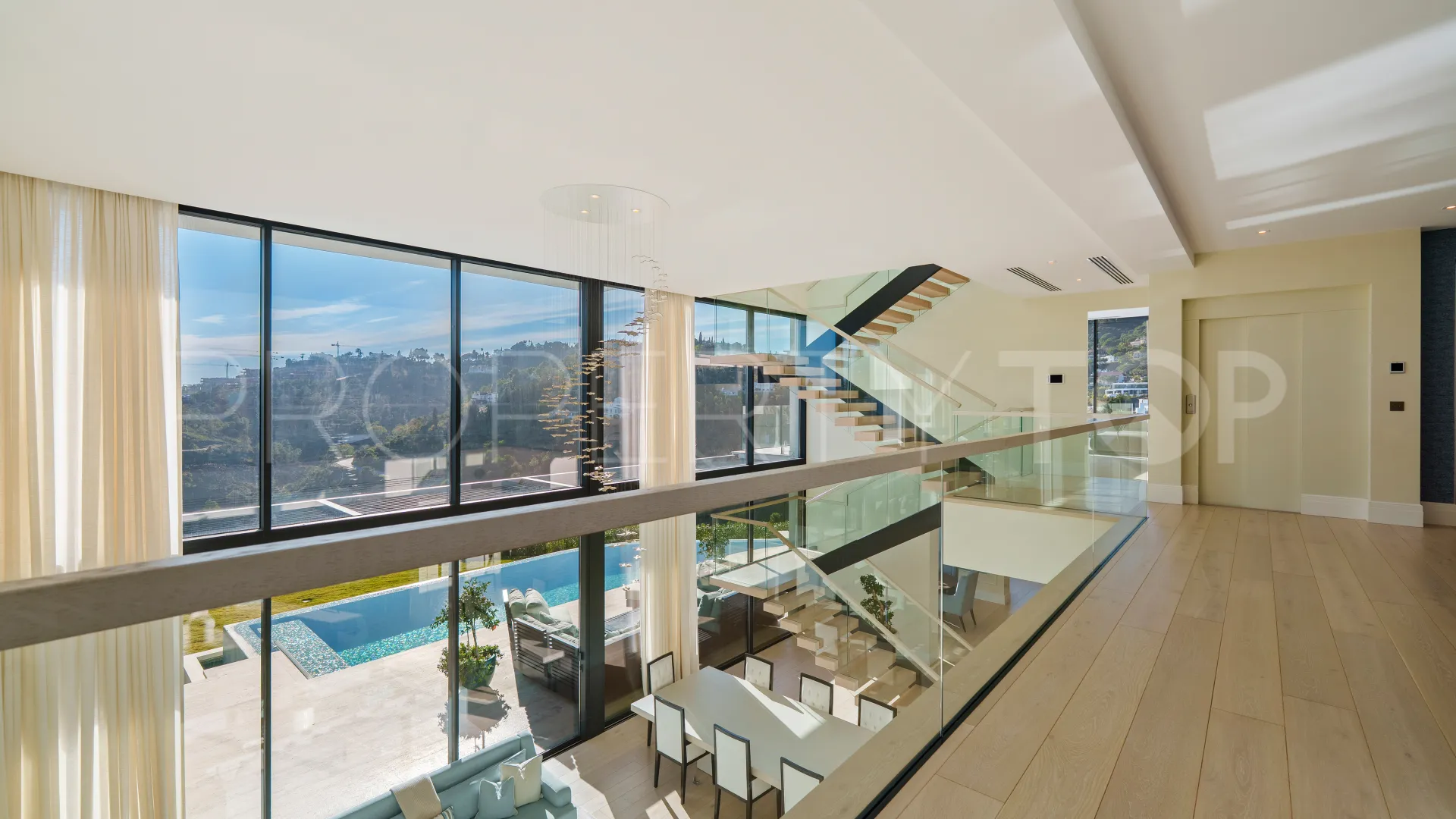 El Madroñal villa for sale