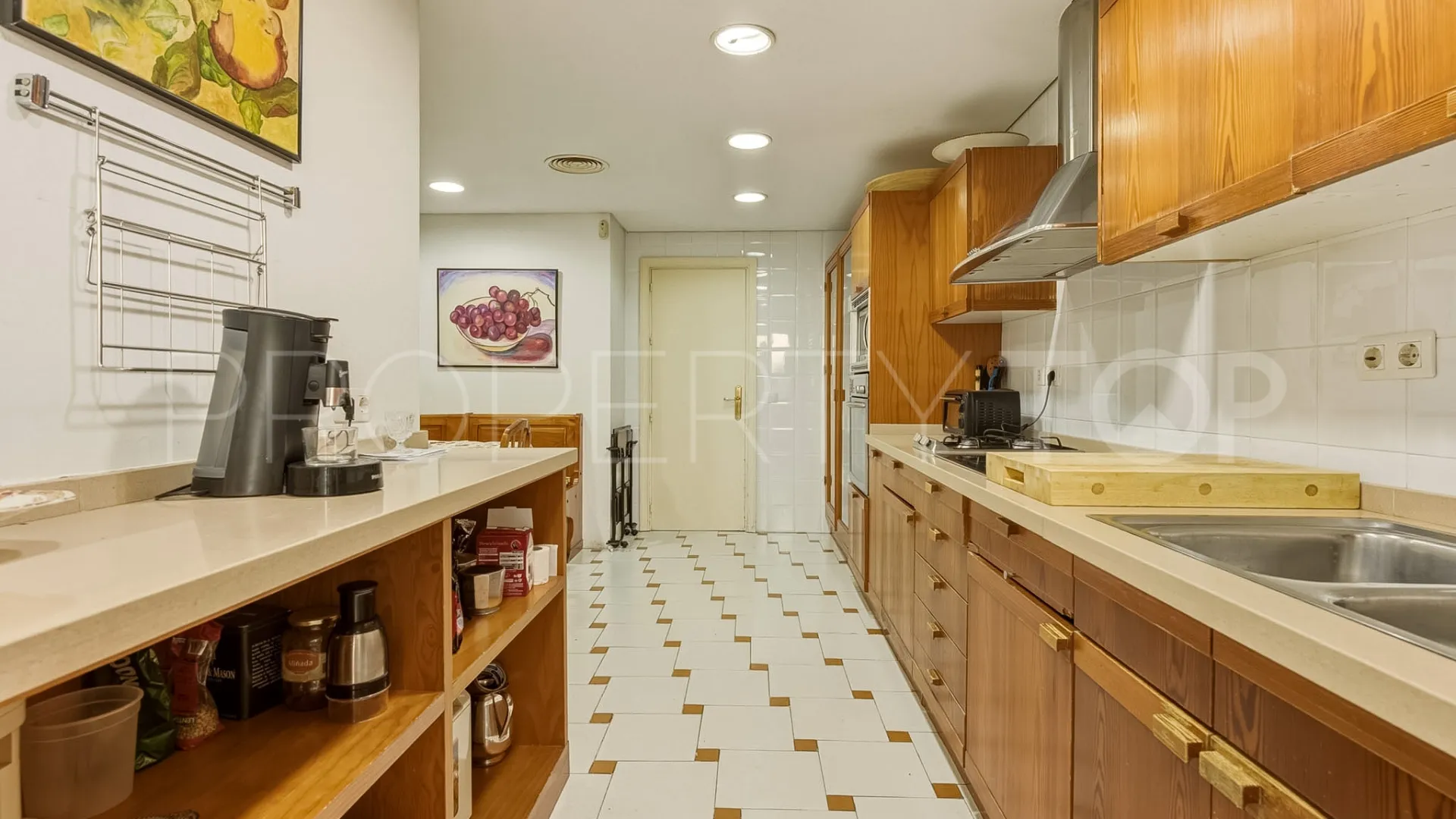 Se vende apartamento en La Malagueta - La Caleta con 4 dormitorios