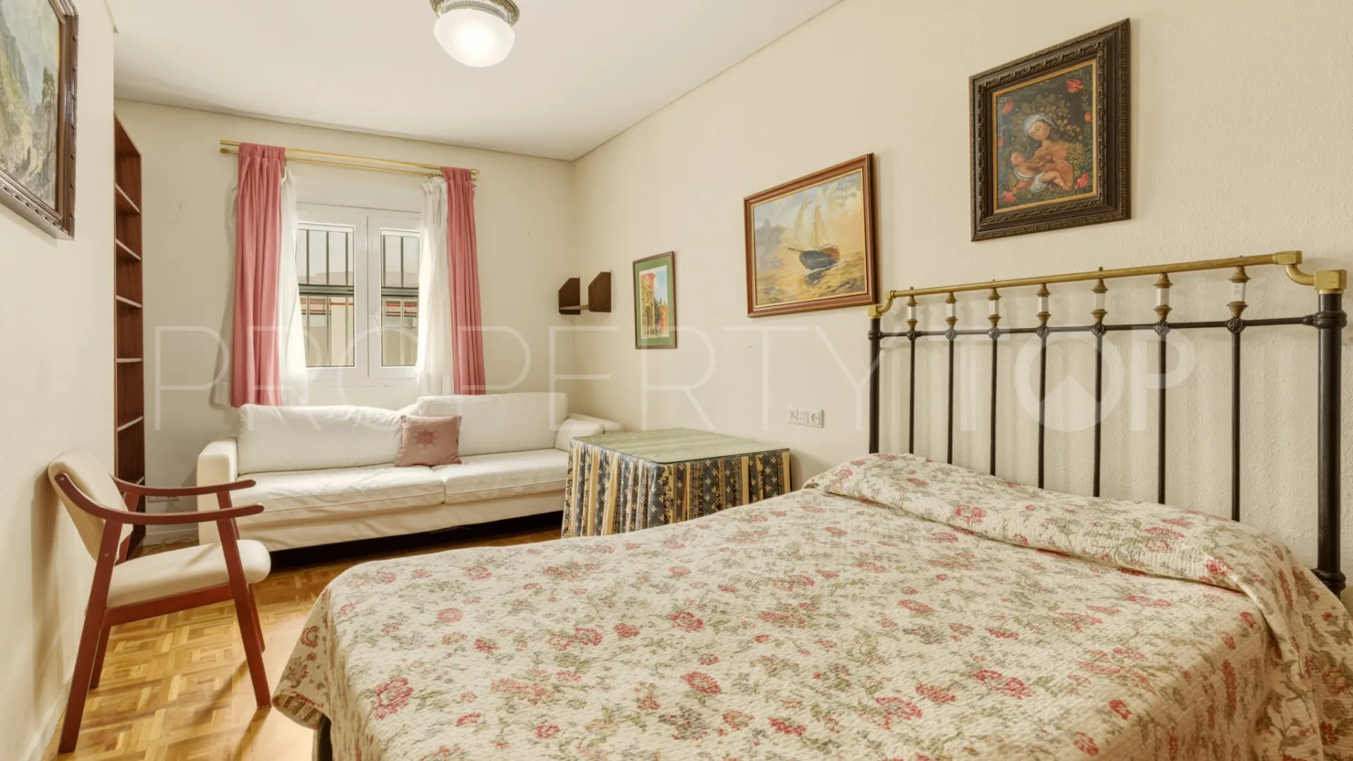 Se vende apartamento en La Malagueta - La Caleta con 4 dormitorios