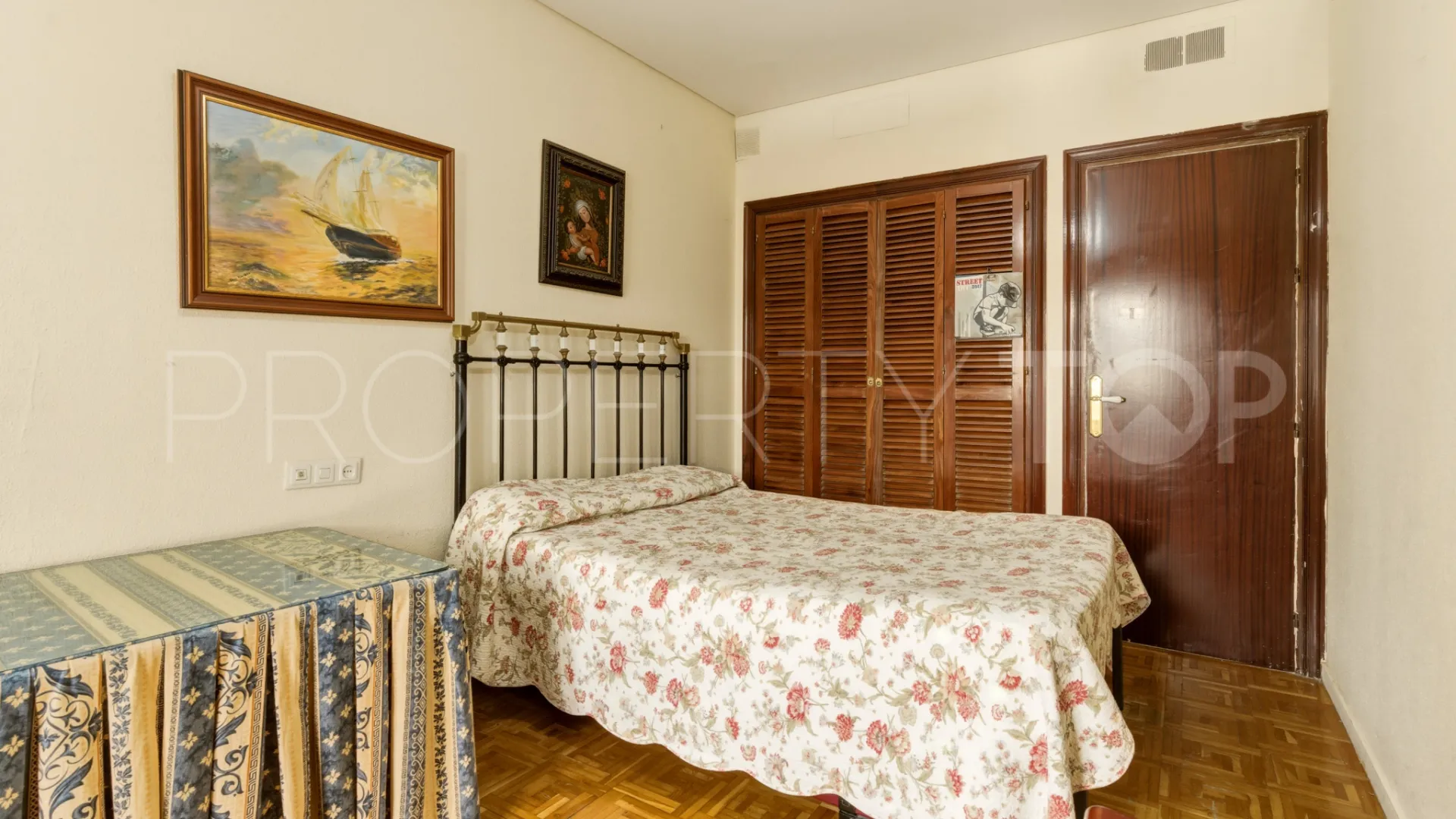 Se vende apartamento en La Malagueta - La Caleta con 4 dormitorios