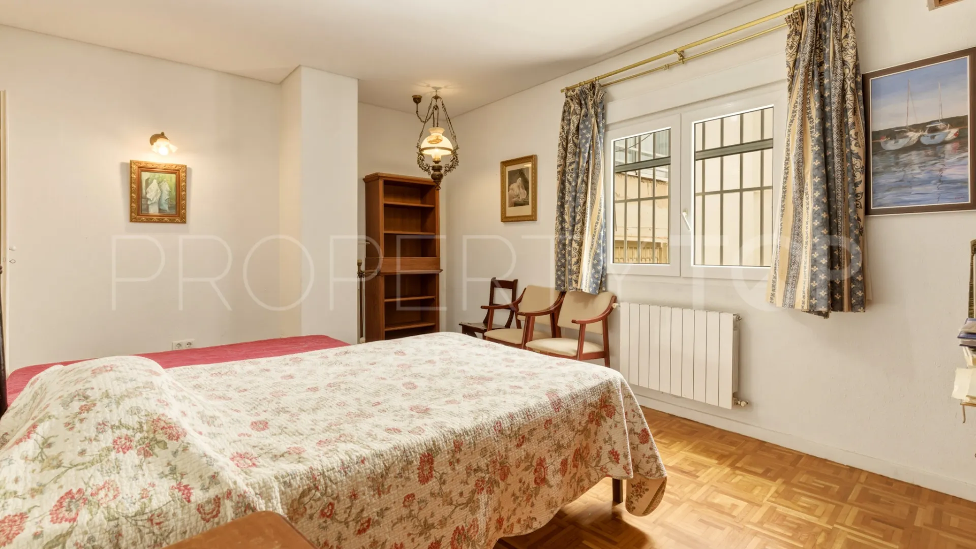 Se vende apartamento en La Malagueta - La Caleta con 4 dormitorios