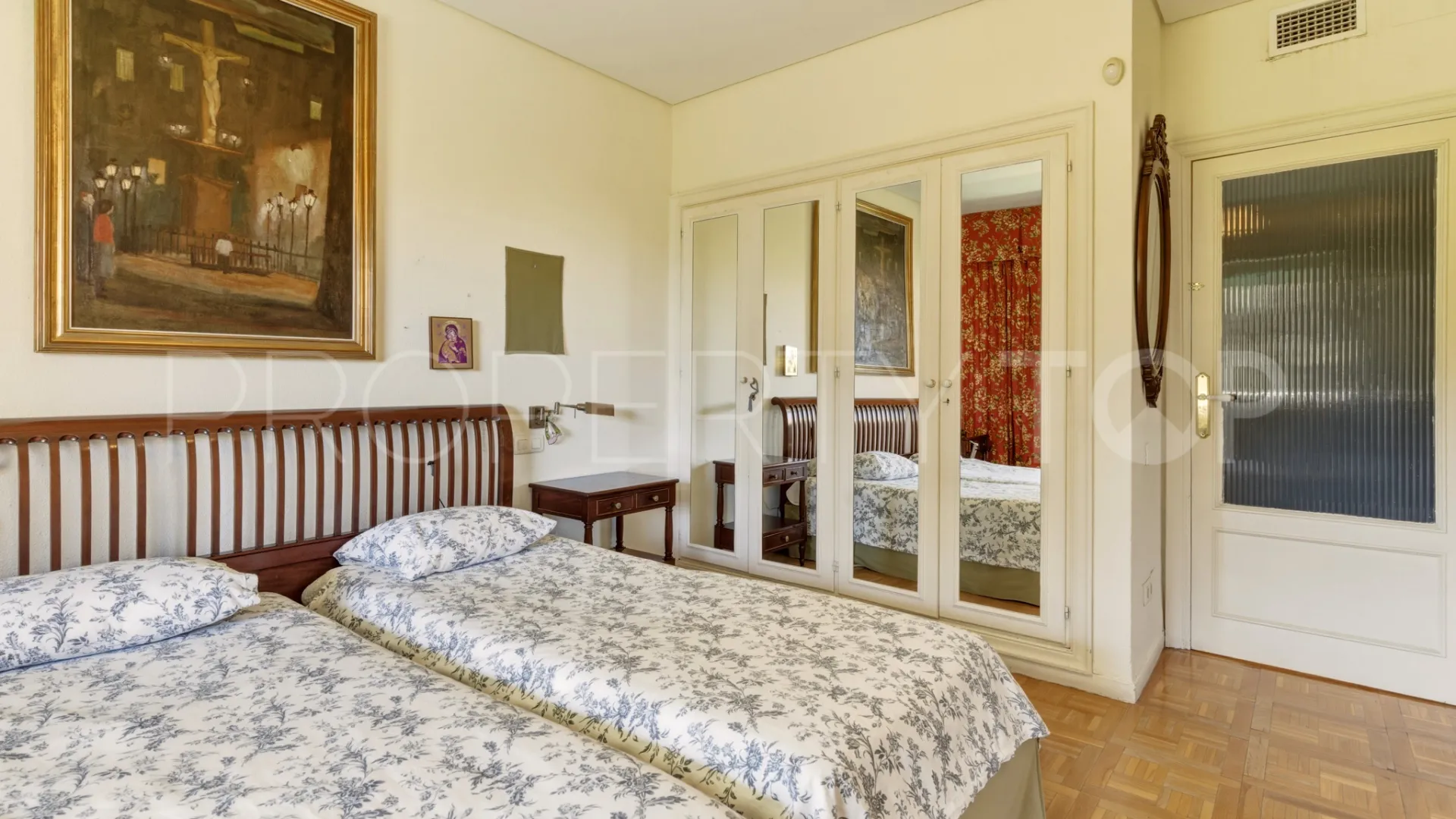Se vende apartamento en La Malagueta - La Caleta con 4 dormitorios