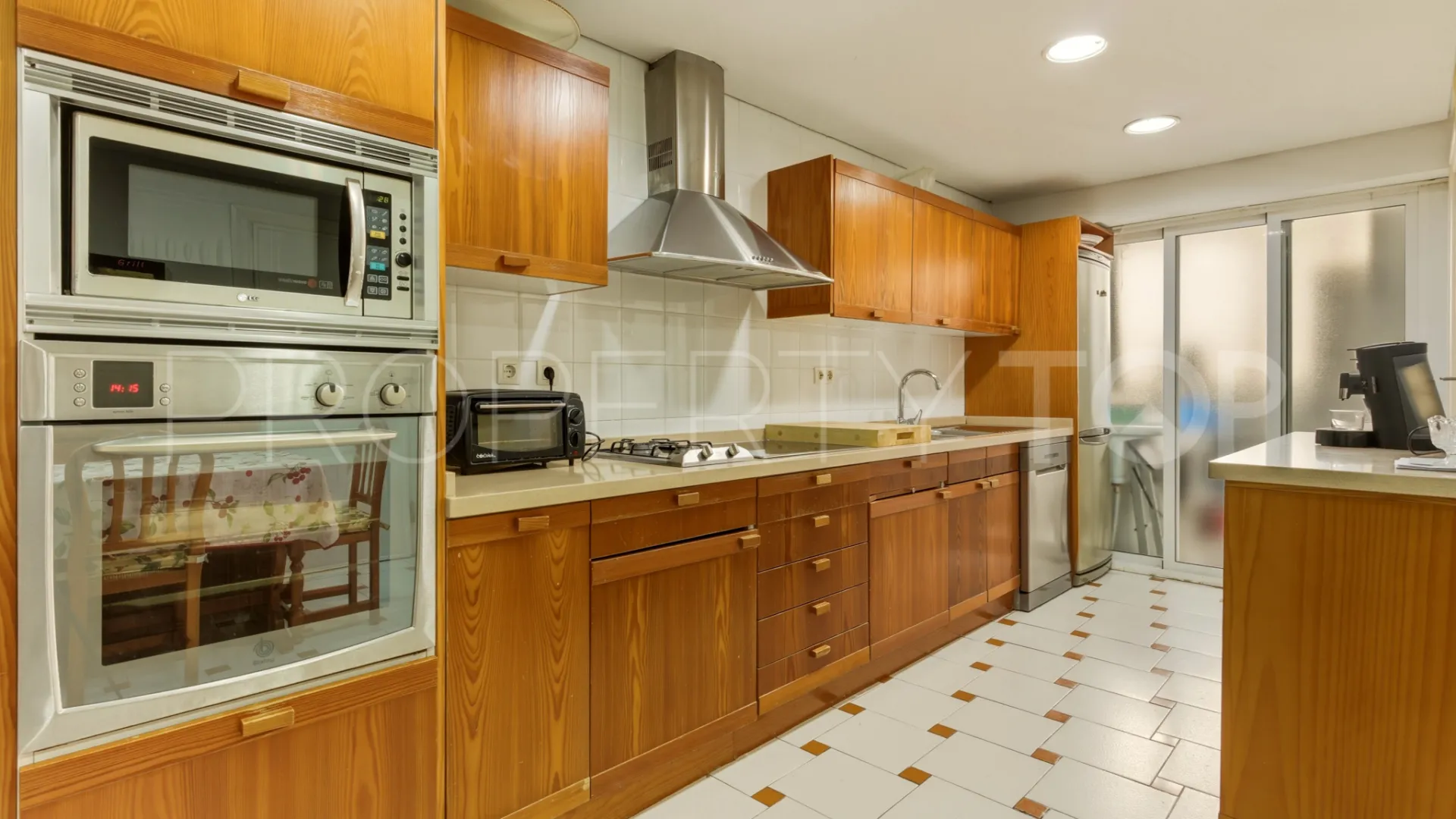 Se vende apartamento en La Malagueta - La Caleta con 4 dormitorios