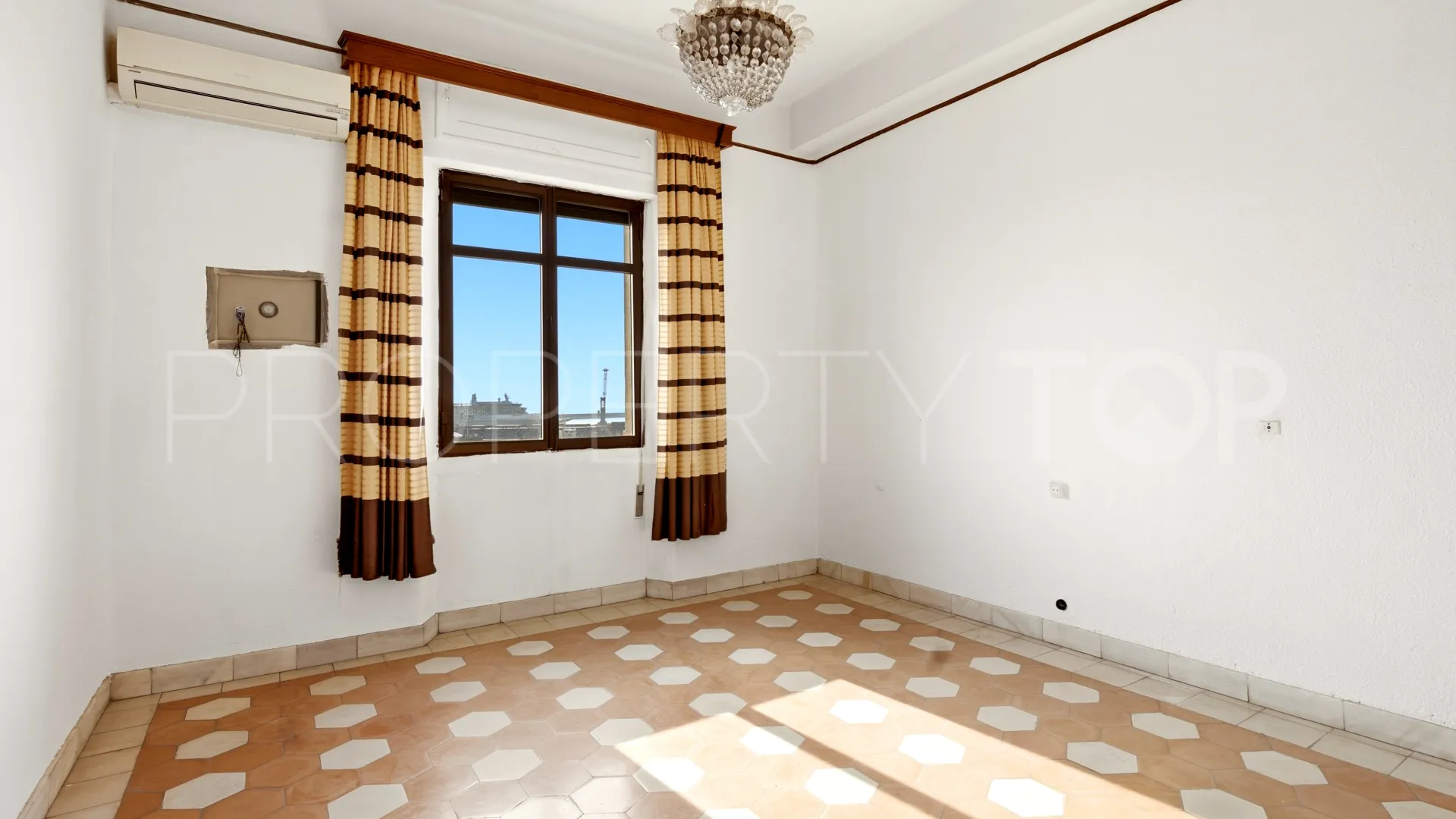 Apartamento de 4 dormitorios en venta en Ensanche Centro - Puerto