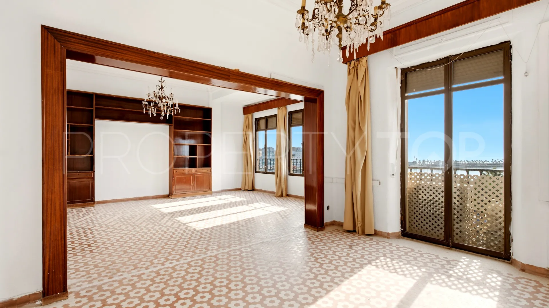 Apartamento de 4 dormitorios en venta en Ensanche Centro - Puerto