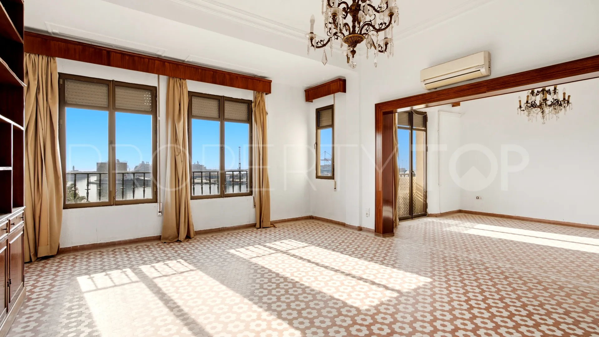 Apartamento de 4 dormitorios en venta en Ensanche Centro - Puerto