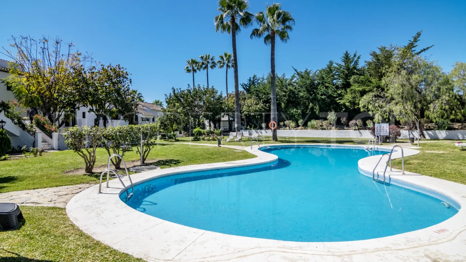 For sale ground floor apartment in Las Cascadas with 3 bedrooms