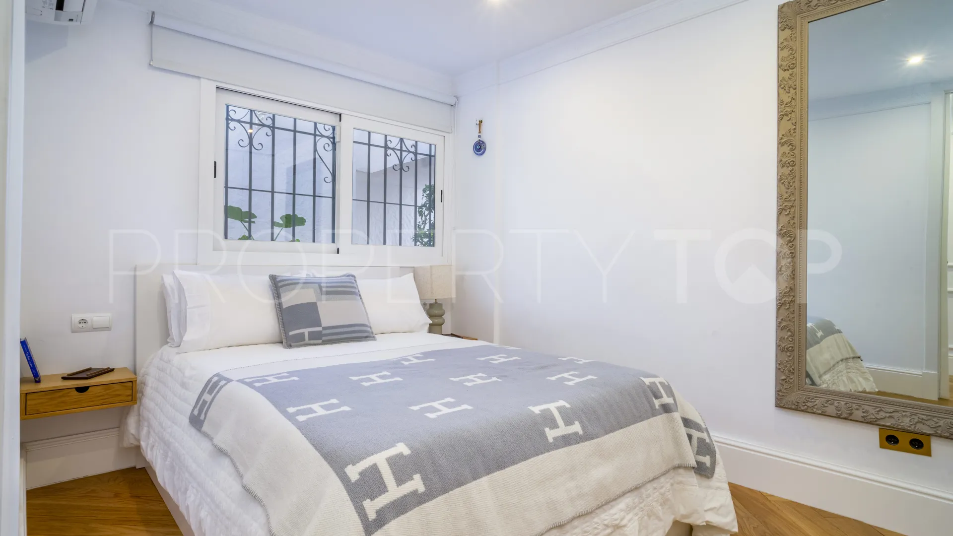 For sale ground floor apartment in Las Cascadas with 3 bedrooms