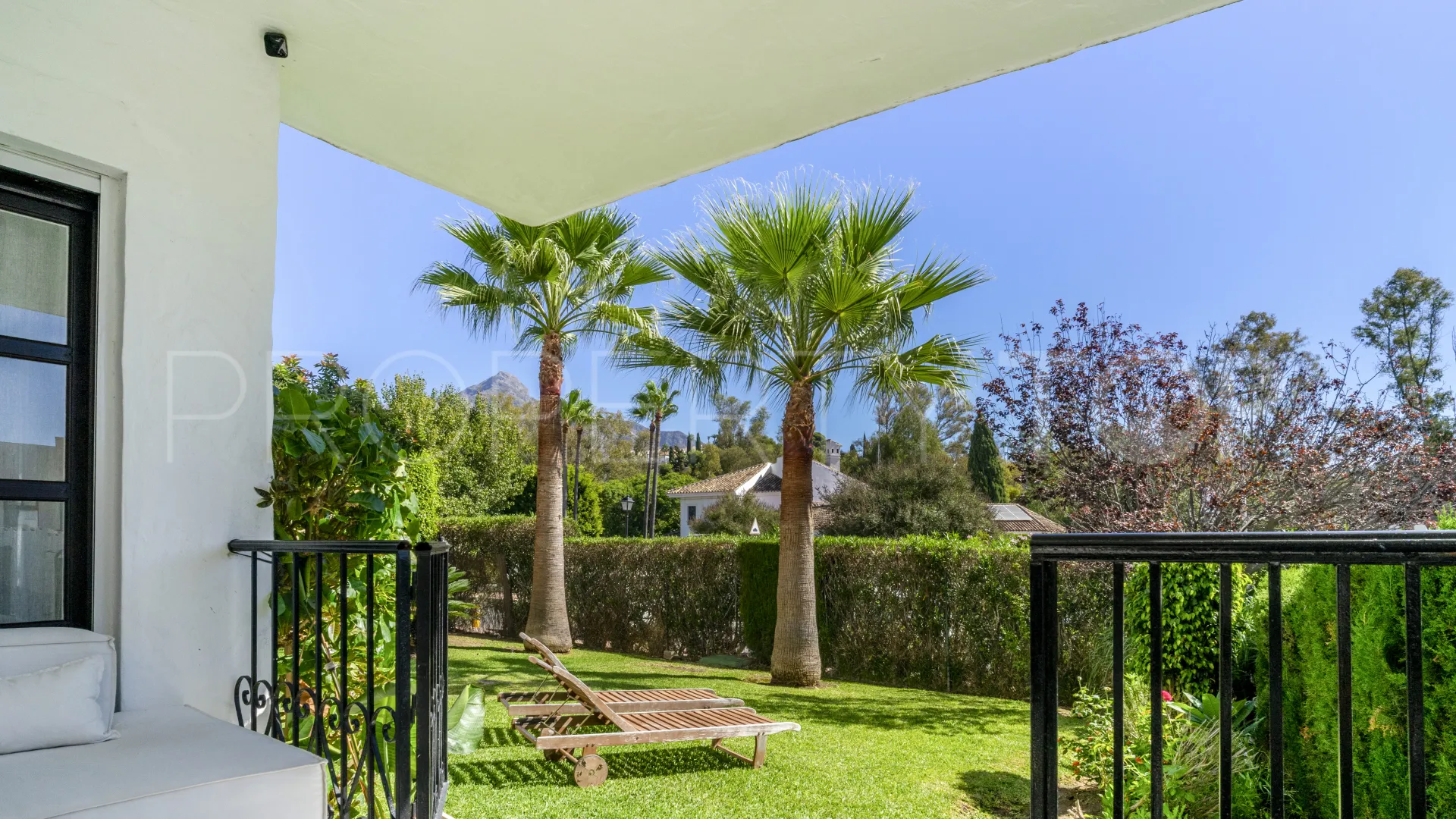 For sale ground floor apartment in Las Cascadas with 3 bedrooms