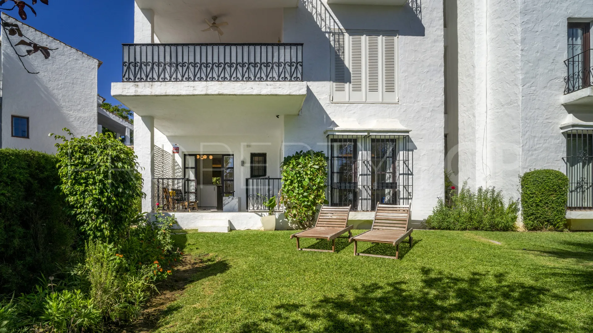 For sale ground floor apartment in Las Cascadas with 3 bedrooms