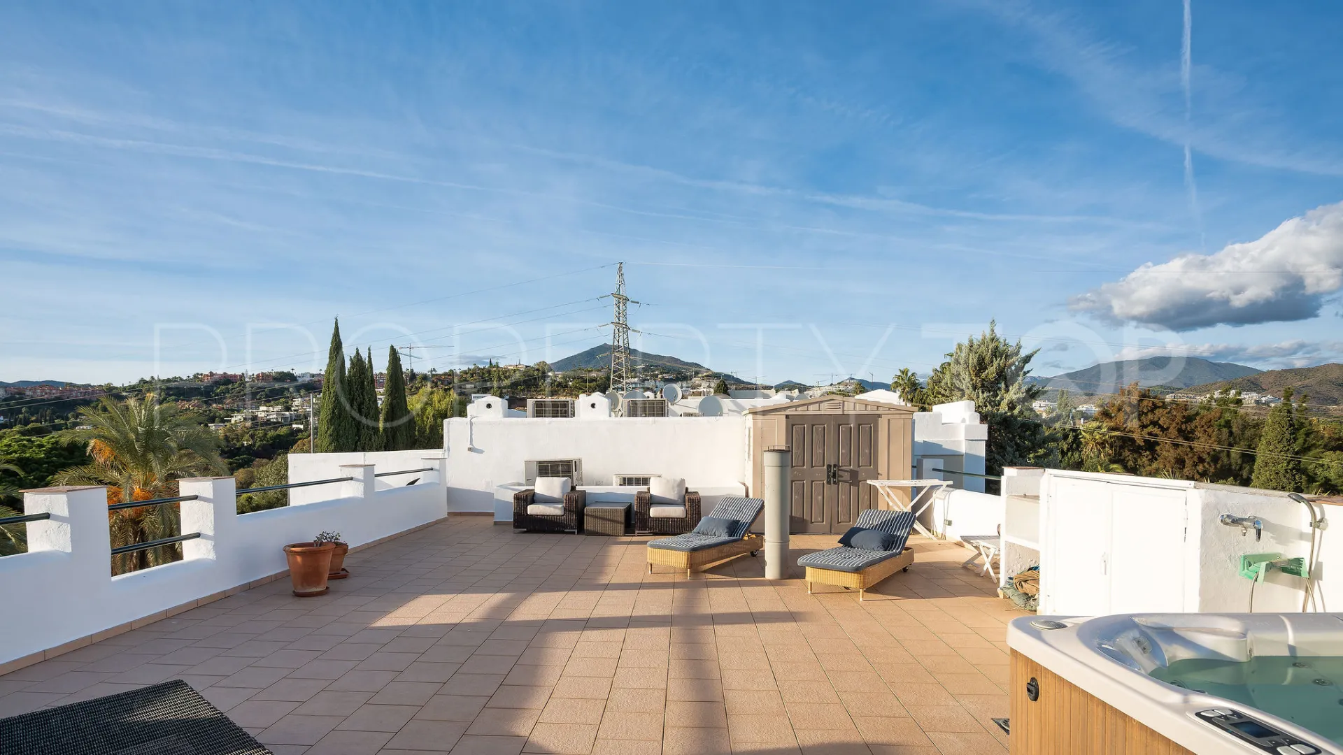 For sale duplex penthouse in La Quinta with 3 bedrooms