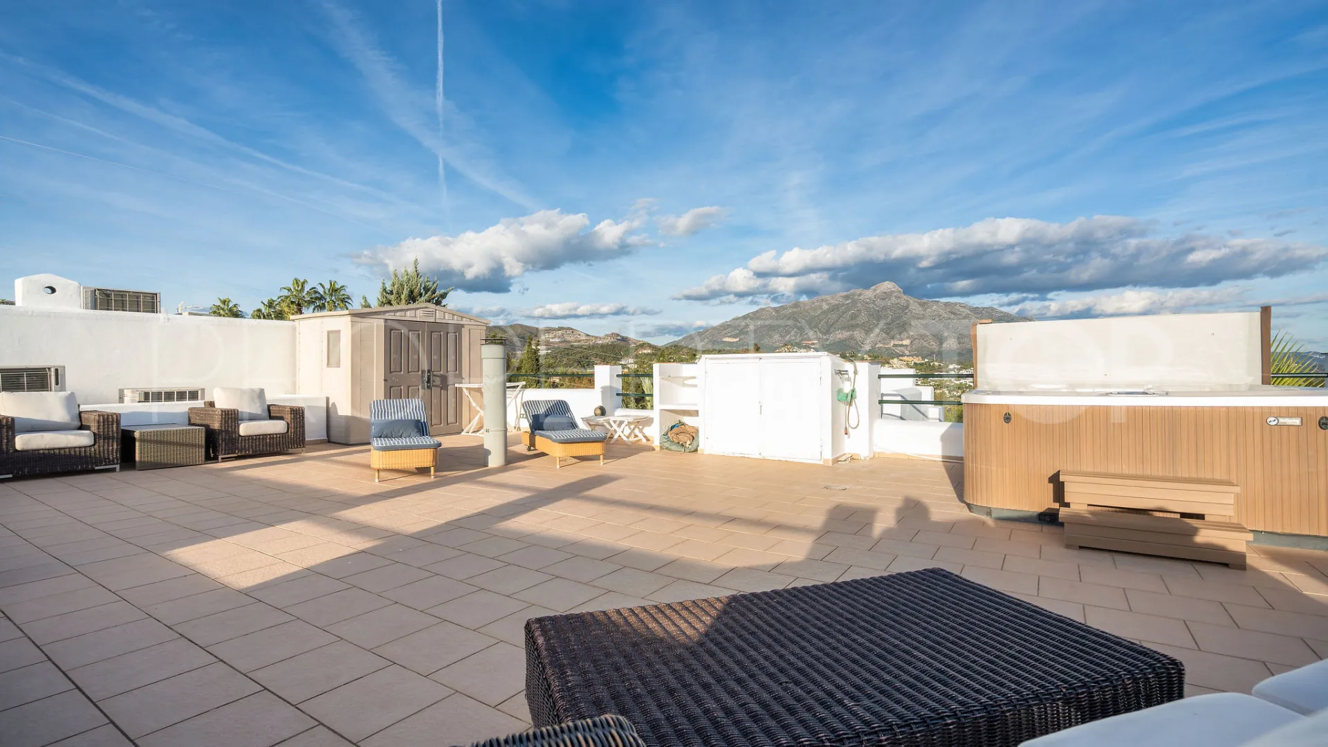 For sale duplex penthouse in La Quinta with 3 bedrooms
