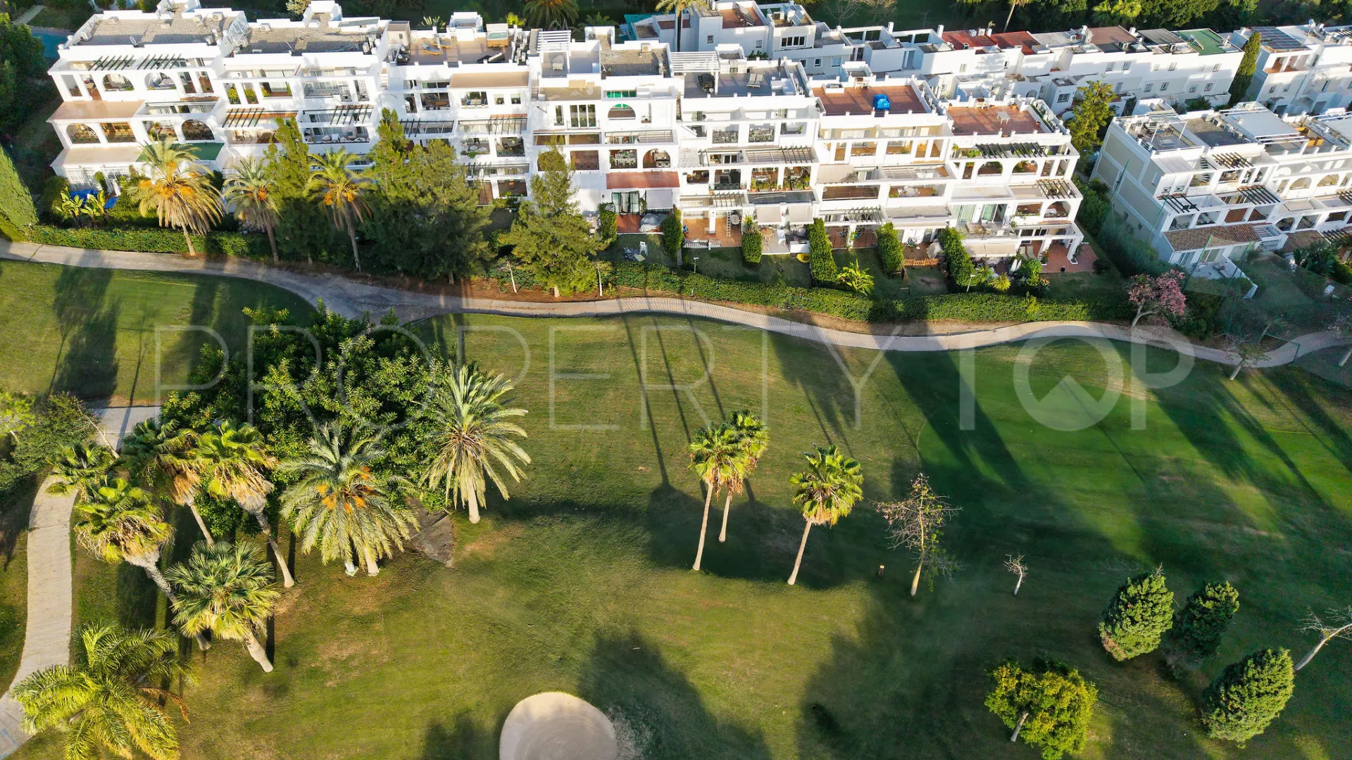 For sale duplex penthouse in La Quinta with 3 bedrooms