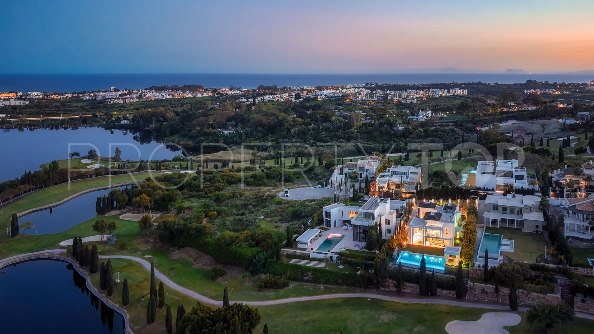 Villa en venta en Los Flamingos con 5 dormitorios