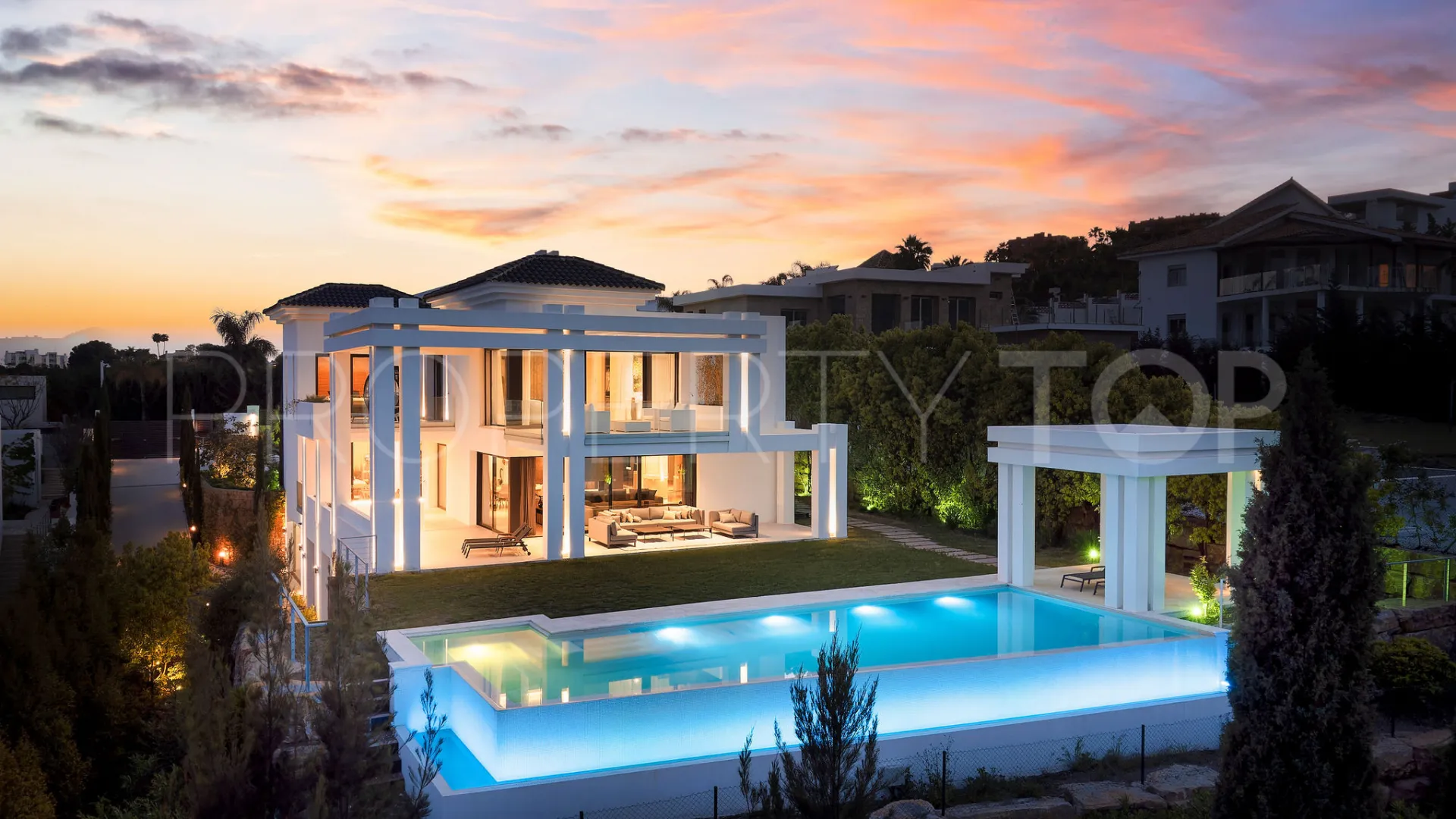 Villa en venta en Los Flamingos con 5 dormitorios