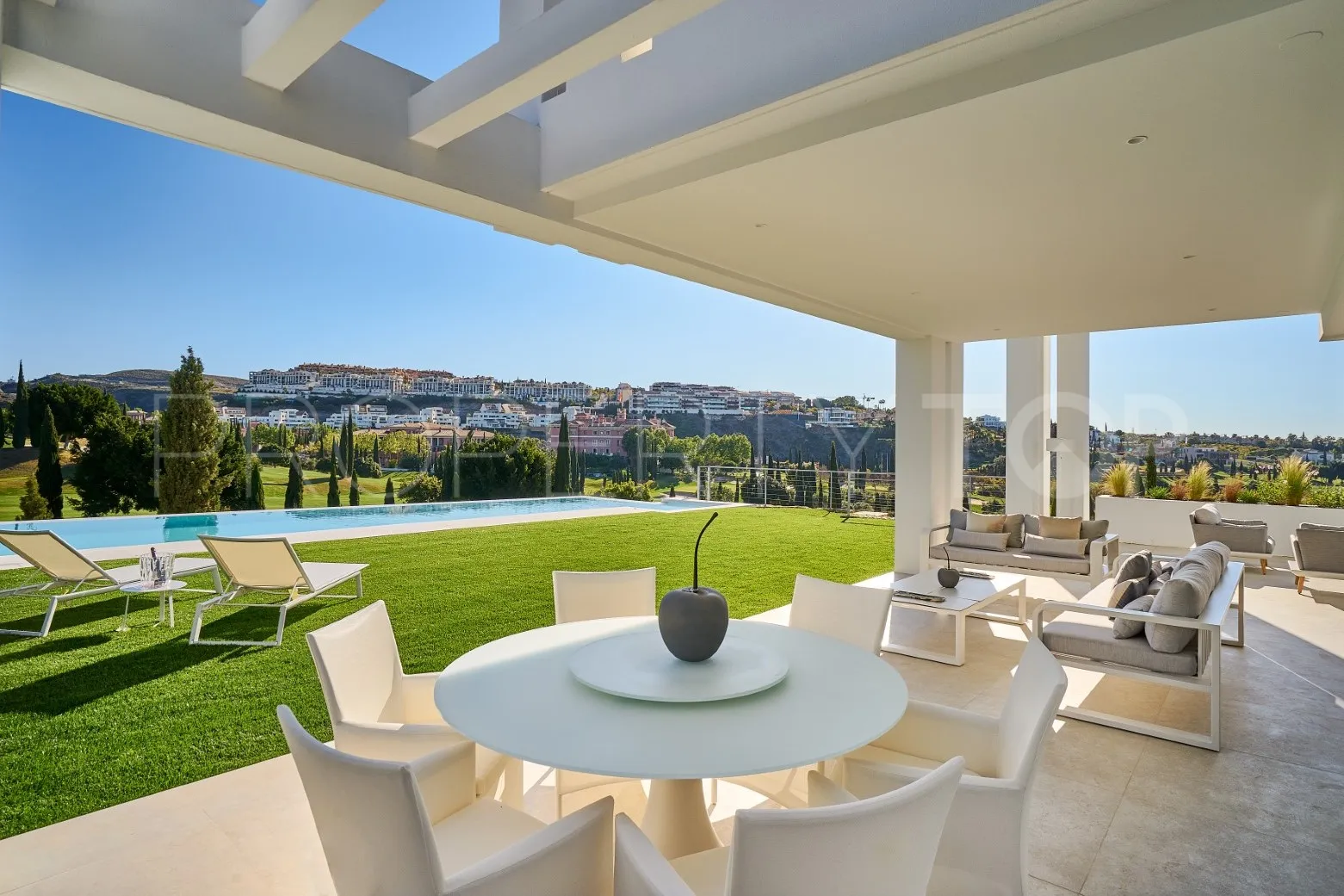 Villa en venta en Los Flamingos con 5 dormitorios