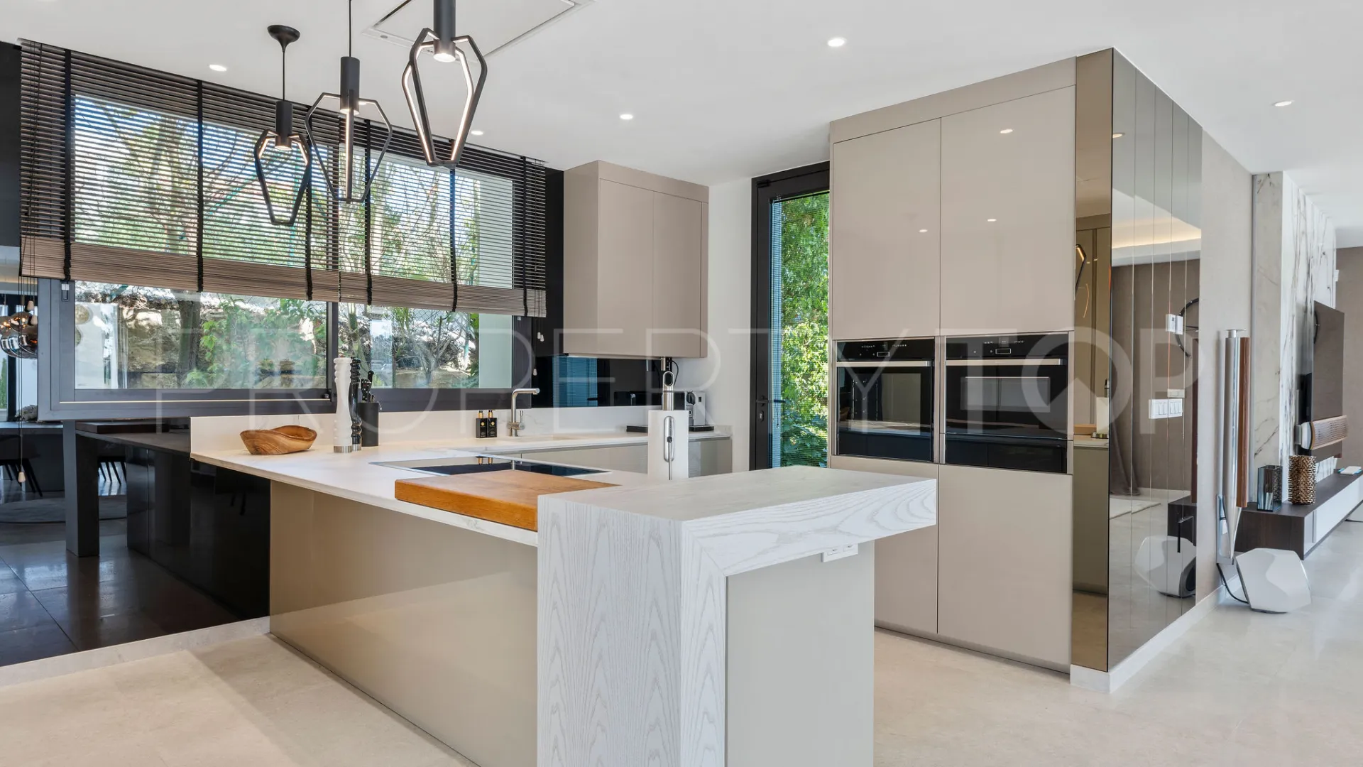Villa en venta en Los Flamingos con 5 dormitorios