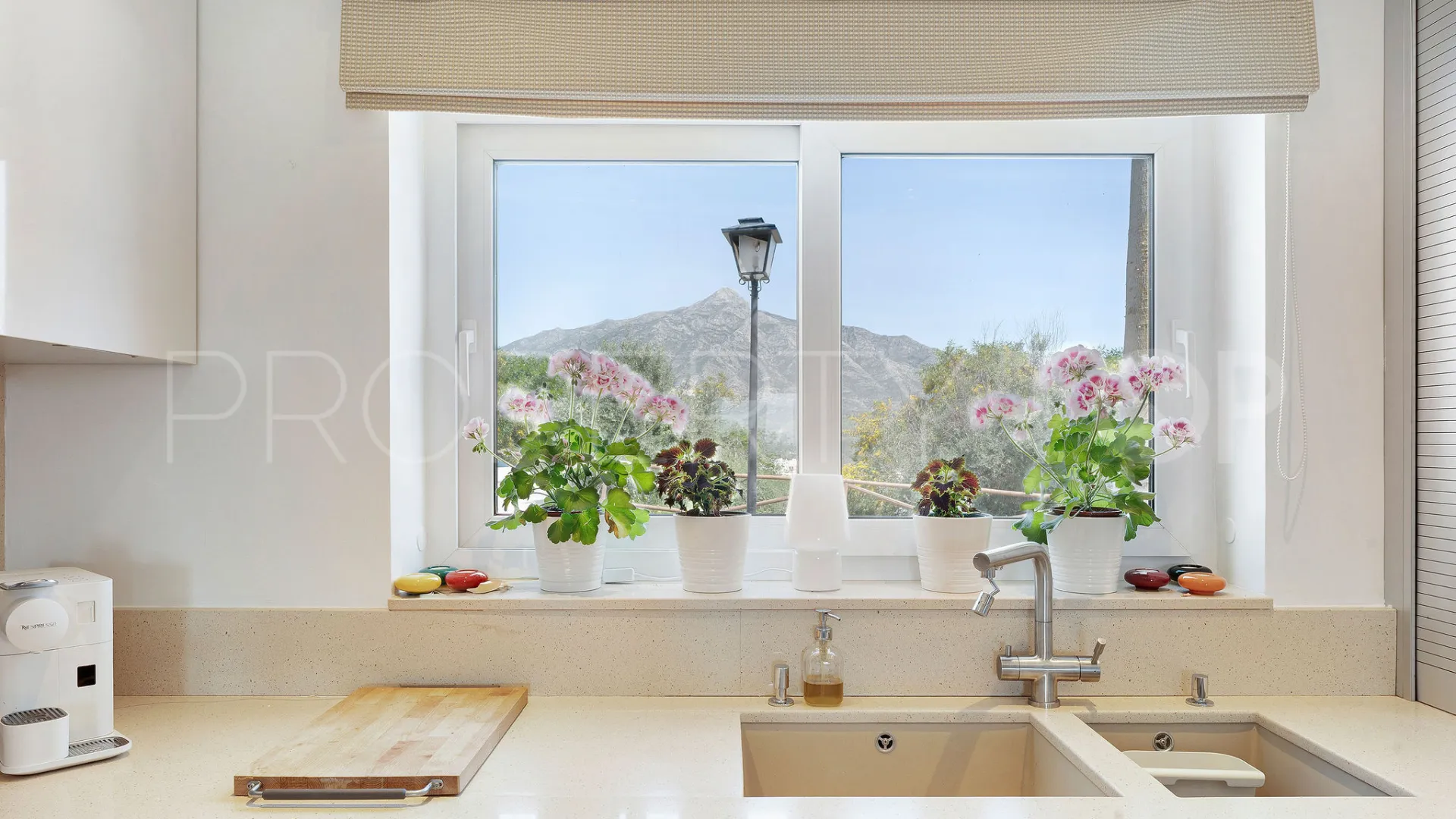 Villa a la venta con 4 dormitorios en Nueva Andalucia