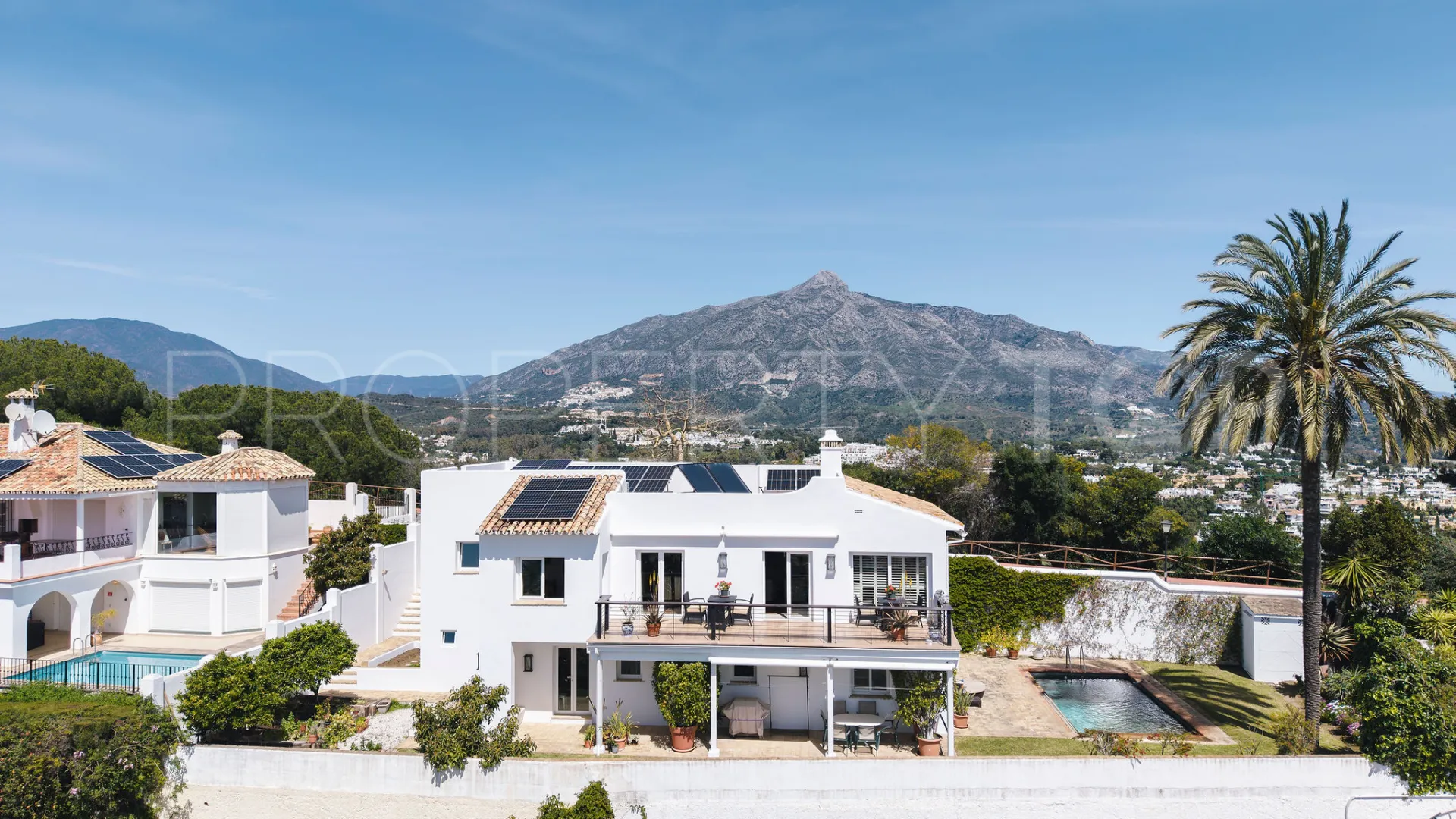 Villa a la venta con 4 dormitorios en Nueva Andalucia