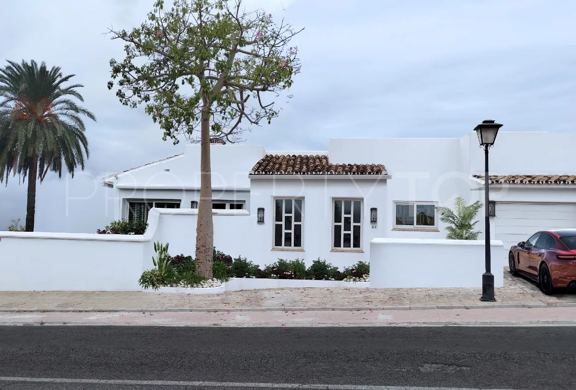 Villa a la venta con 4 dormitorios en Nueva Andalucia