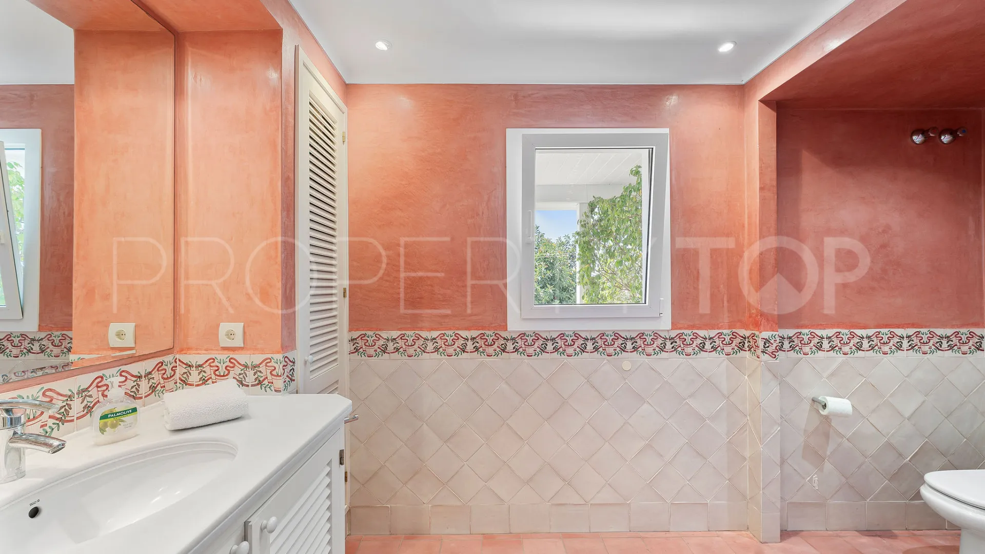 Villa a la venta con 4 dormitorios en Nueva Andalucia