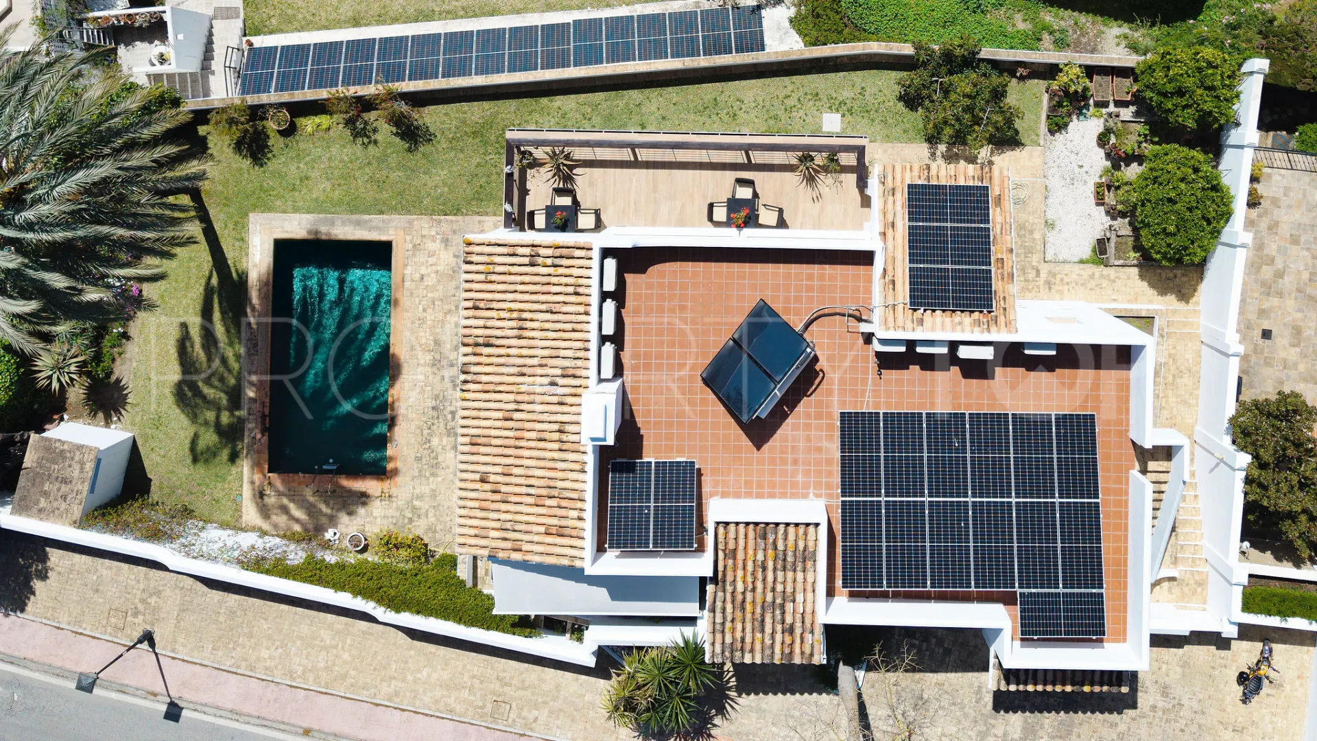 Villa a la venta con 4 dormitorios en Nueva Andalucia