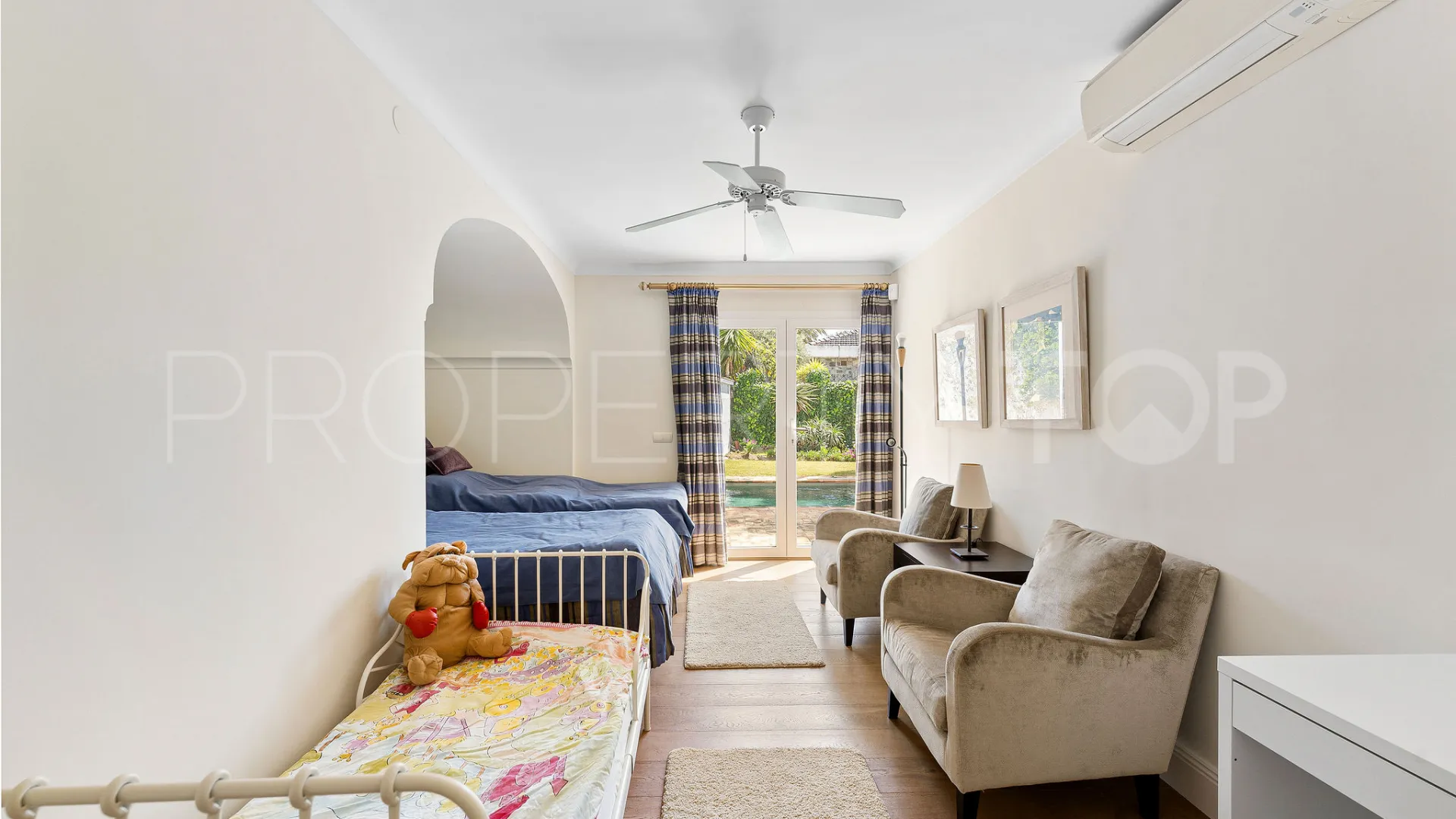 Villa a la venta con 4 dormitorios en Nueva Andalucia