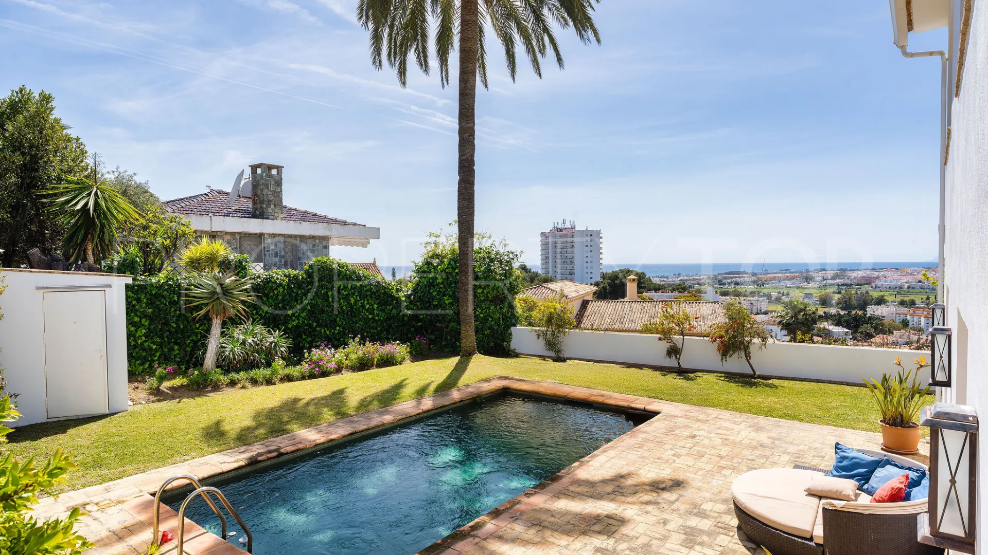 Villa a la venta con 4 dormitorios en Nueva Andalucia