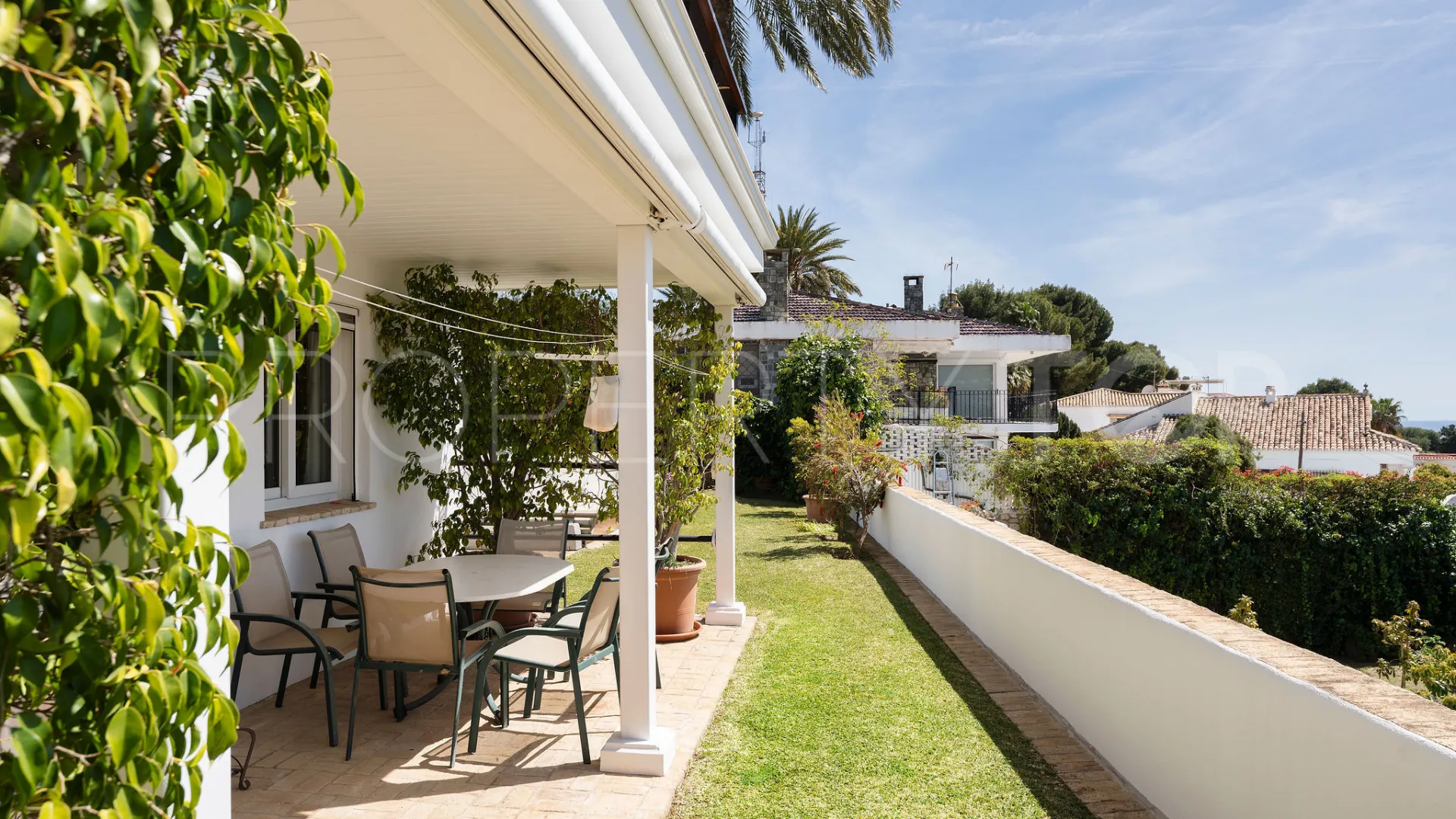 Villa a la venta con 4 dormitorios en Nueva Andalucia