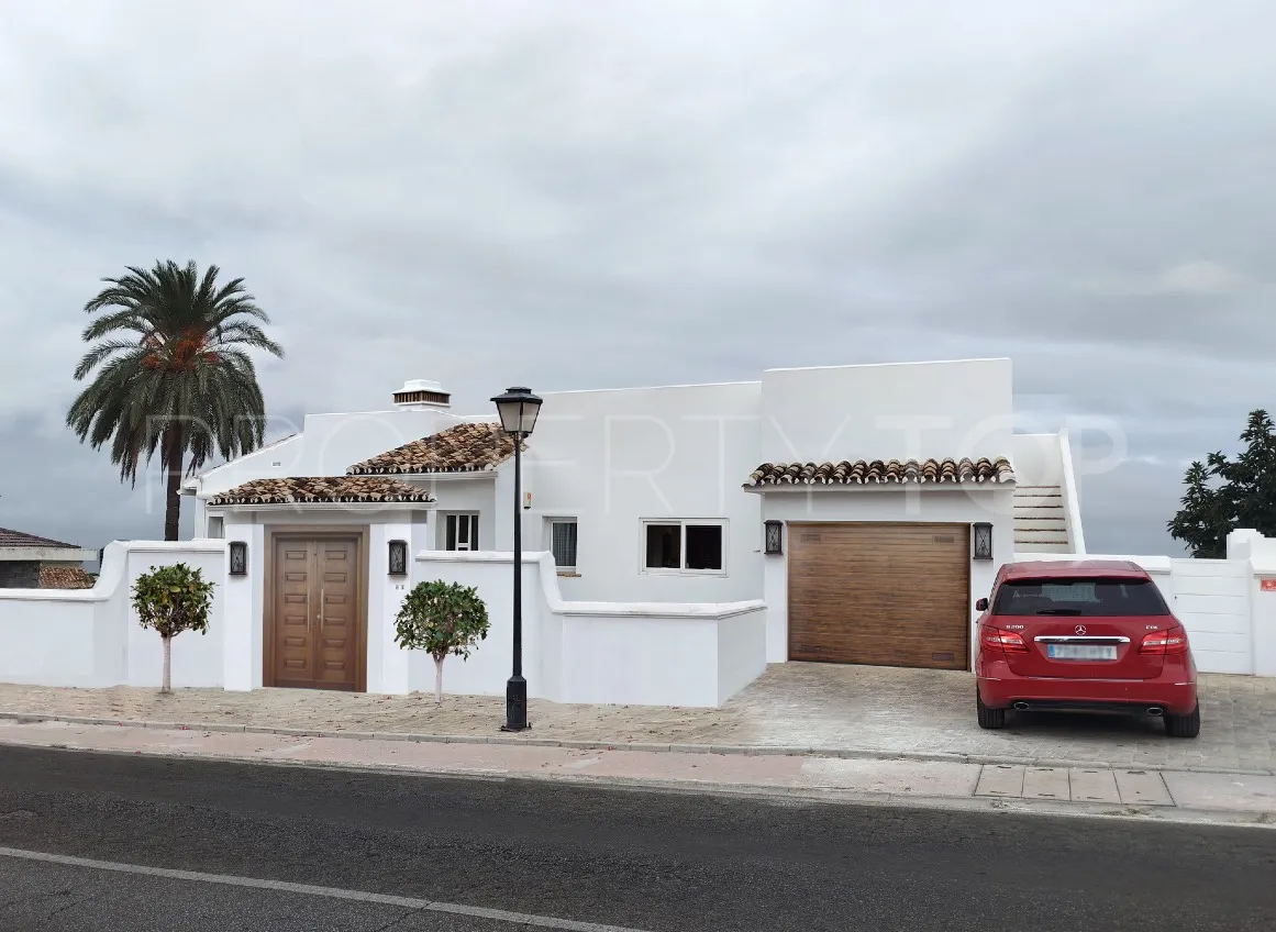 Villa a la venta con 4 dormitorios en Nueva Andalucia