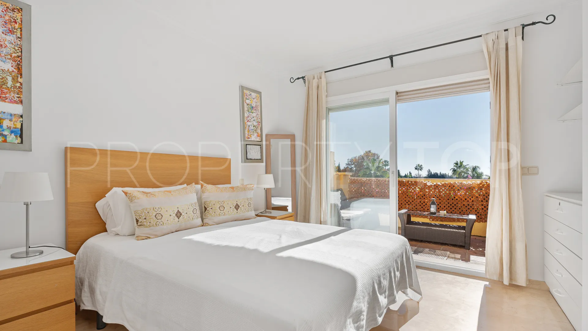 Buy town house with 4 bedrooms in La Alzambra