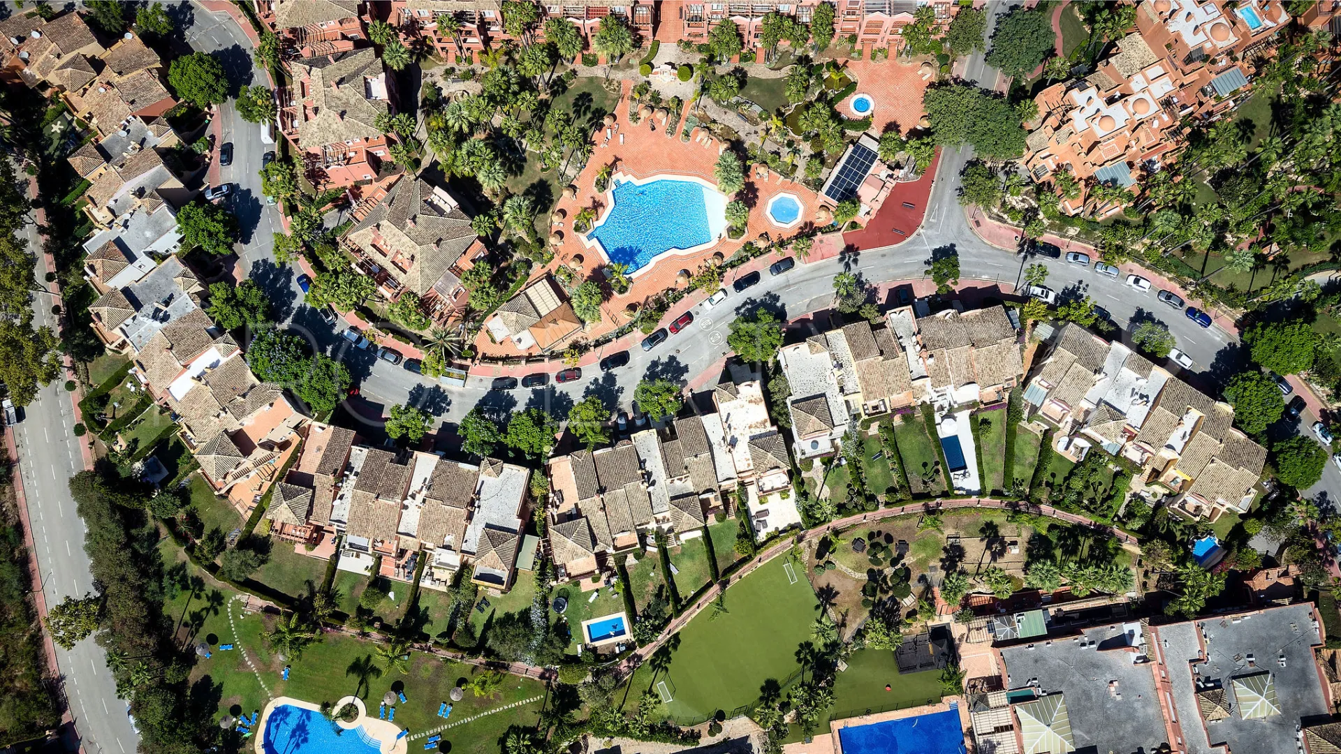 Buy town house with 4 bedrooms in La Alzambra